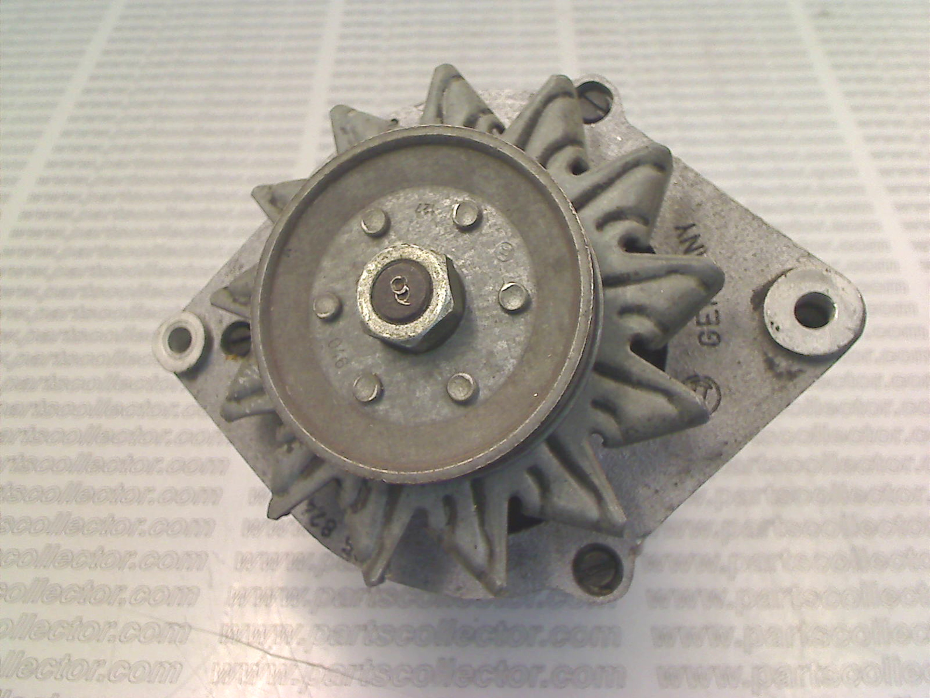 BOSCH 0120400643 Electrical system code 5745 compatible with: ALFA ROMEO MONTREAL, BOSCH BOSCH, LAMBORGHINI ESPADA, LAMBORGHINI ISLERO, LAMBORGHINI MIURA, MASERATI BORA AM117, MASERATI GHIBLI AM115, MASERATI INDY AM116, MASERATI KHAMSIN AM120 - detail view
