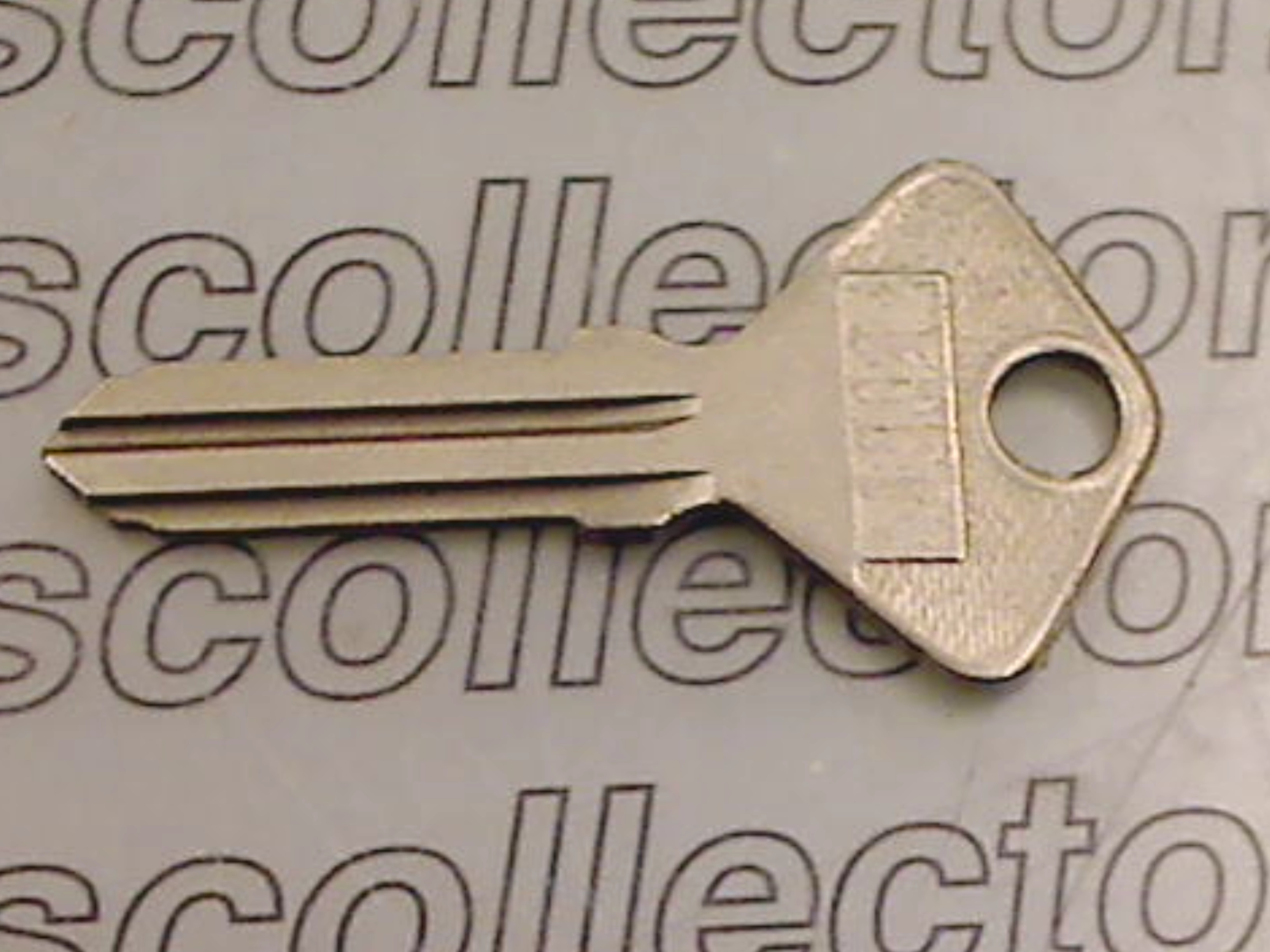SAFE  Car body code 11527 compatible with: FERRARI 250, FERRARI 330, FERRARI 365 GT 2+2 - detail view
