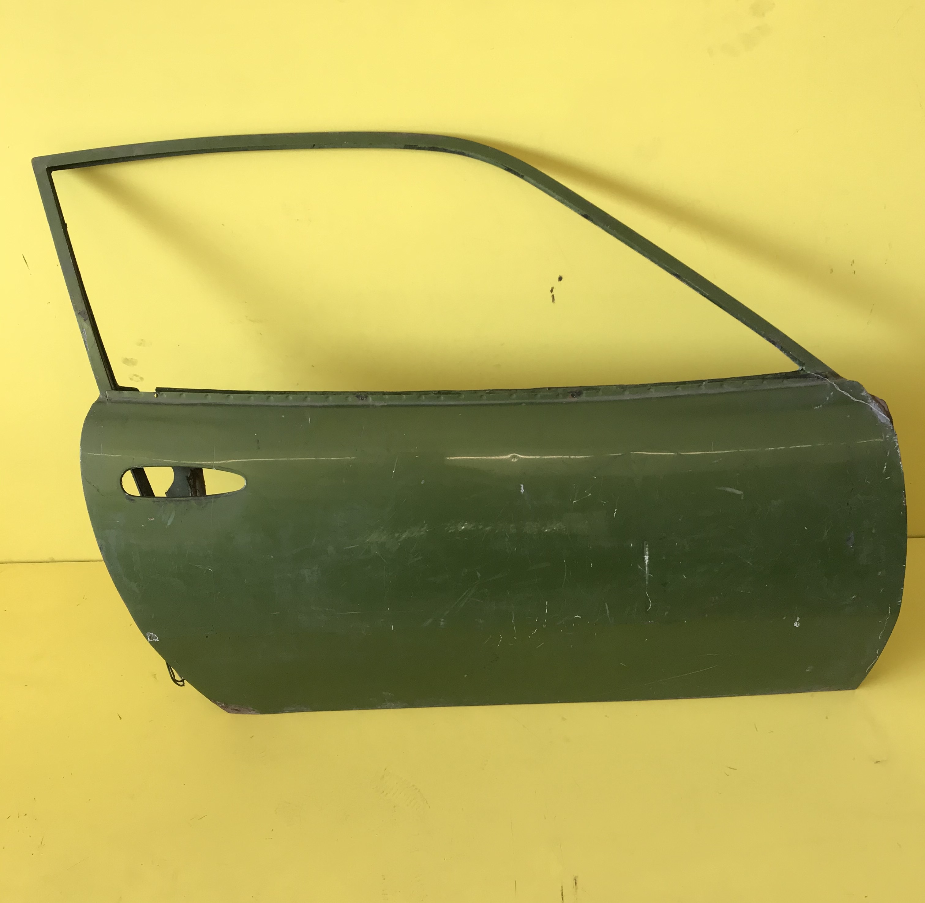 FERRARI 253-31-005-07 - 253-30-004-07 Car body code 15672 compatible with: FERRARI 365 GTC4  - additional view