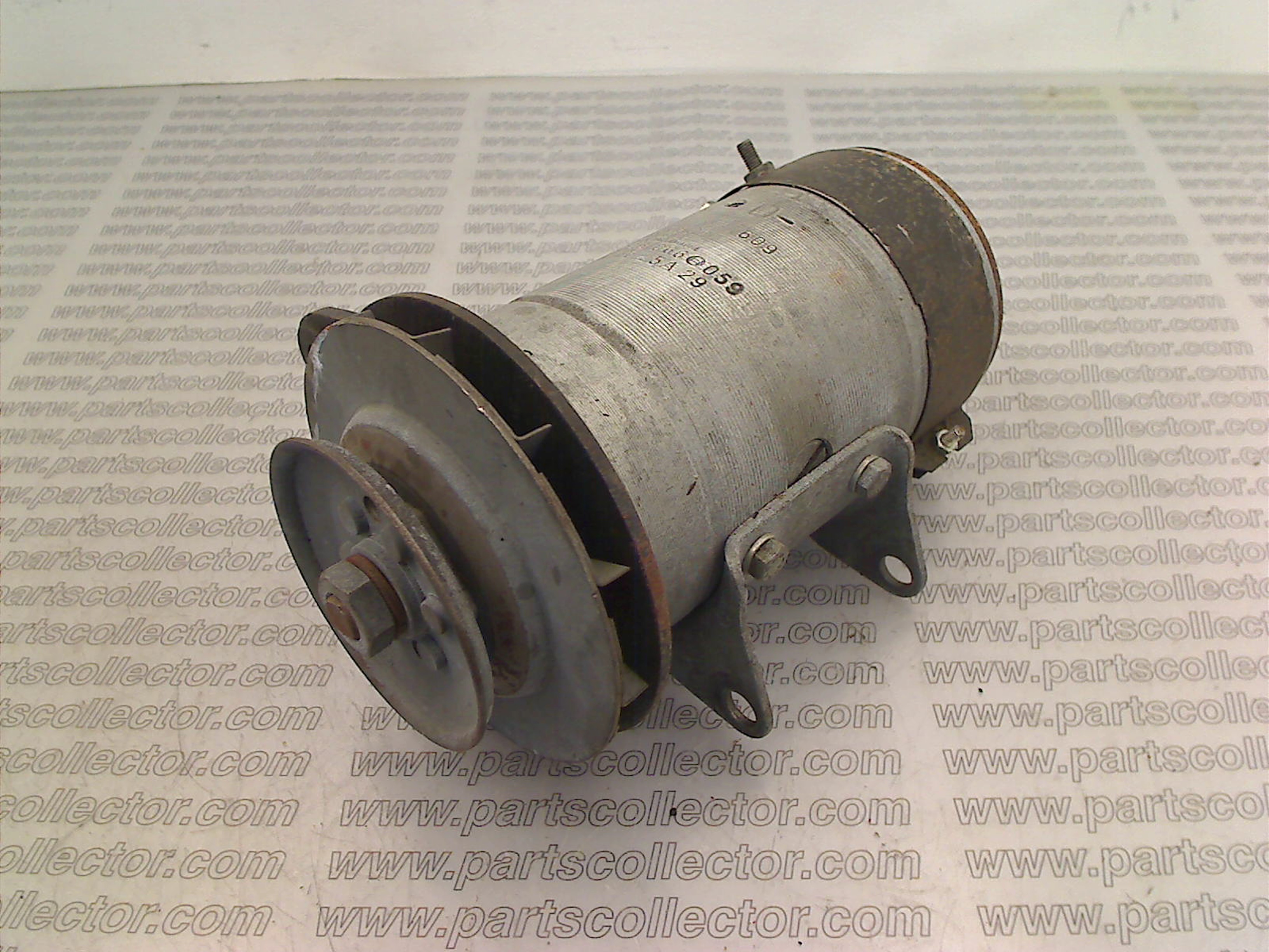 BOSCH 0101206066059 EG 14V 25A 29 Electrical system code 17756 compatible with: ALFA ROMEO 1300-1600-1750-2000 GT /BERTONE, ALFA ROMEO 1750-2000 BN / 105, ALFA ROMEO DUETTO SPIDER 105, ALFA ROMEO GIULIA 105, ALFA ROMEO GIULIA 1300  105, ALFA ROMEO GIULIA 1600 105, ALFA ROMEO GIULIA SPRINT-SPIDER, ALFA ROMEO GIULIA SUPER  105, BOSCH BOSCH - additional view
