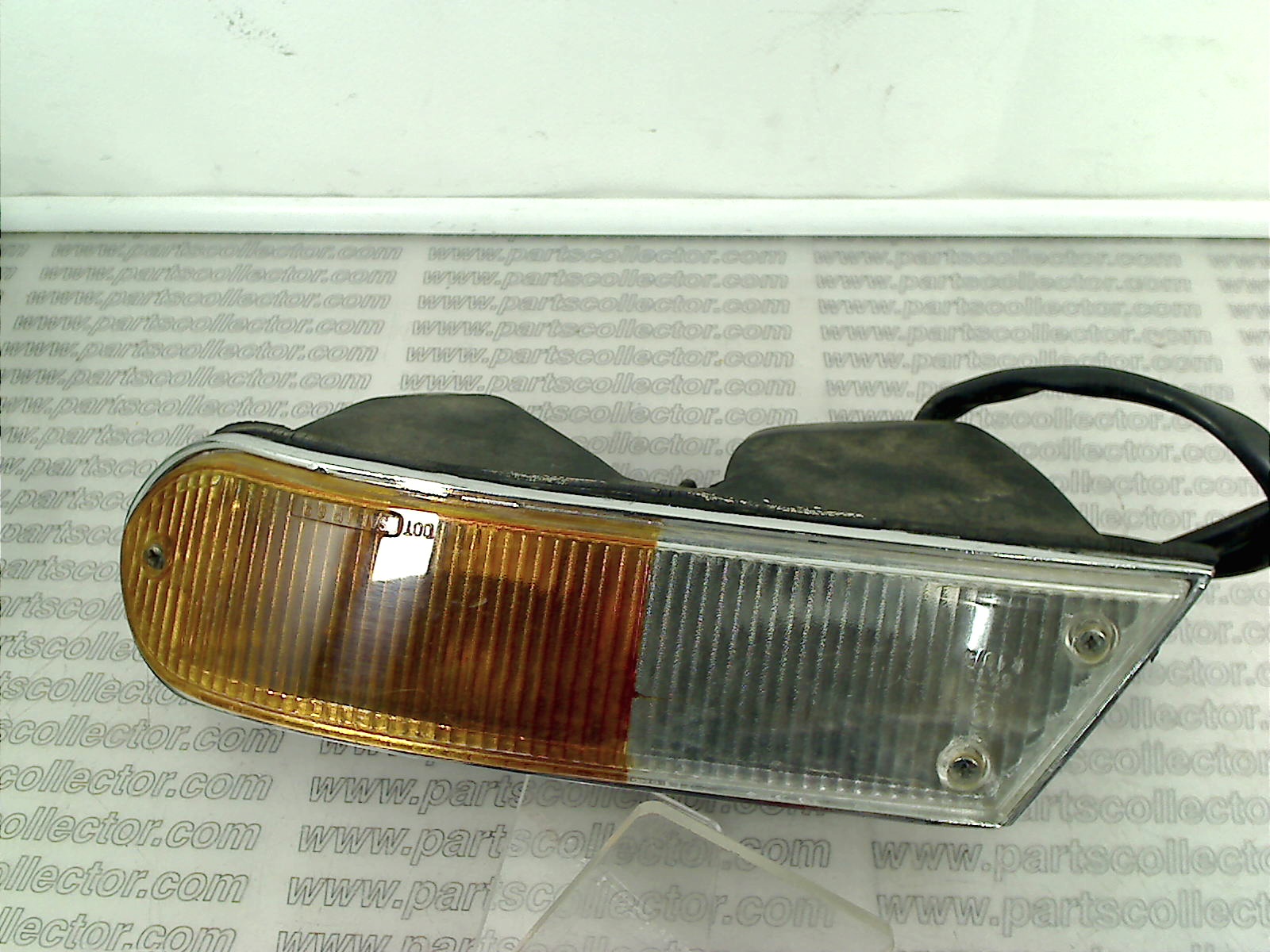 CARELLO - ORIGINALI 11.610.000 / 11.611.000 Lighting system code 68 compatible with: CARELLO CARELLO, LAMBORGHINI MIURA, LAMBORGHINI URRACO, LAMBORGHINI URRACO  P250, LAMBORGHINI URRACO P200, LAMBORGHINI URRACO P300 - detail view