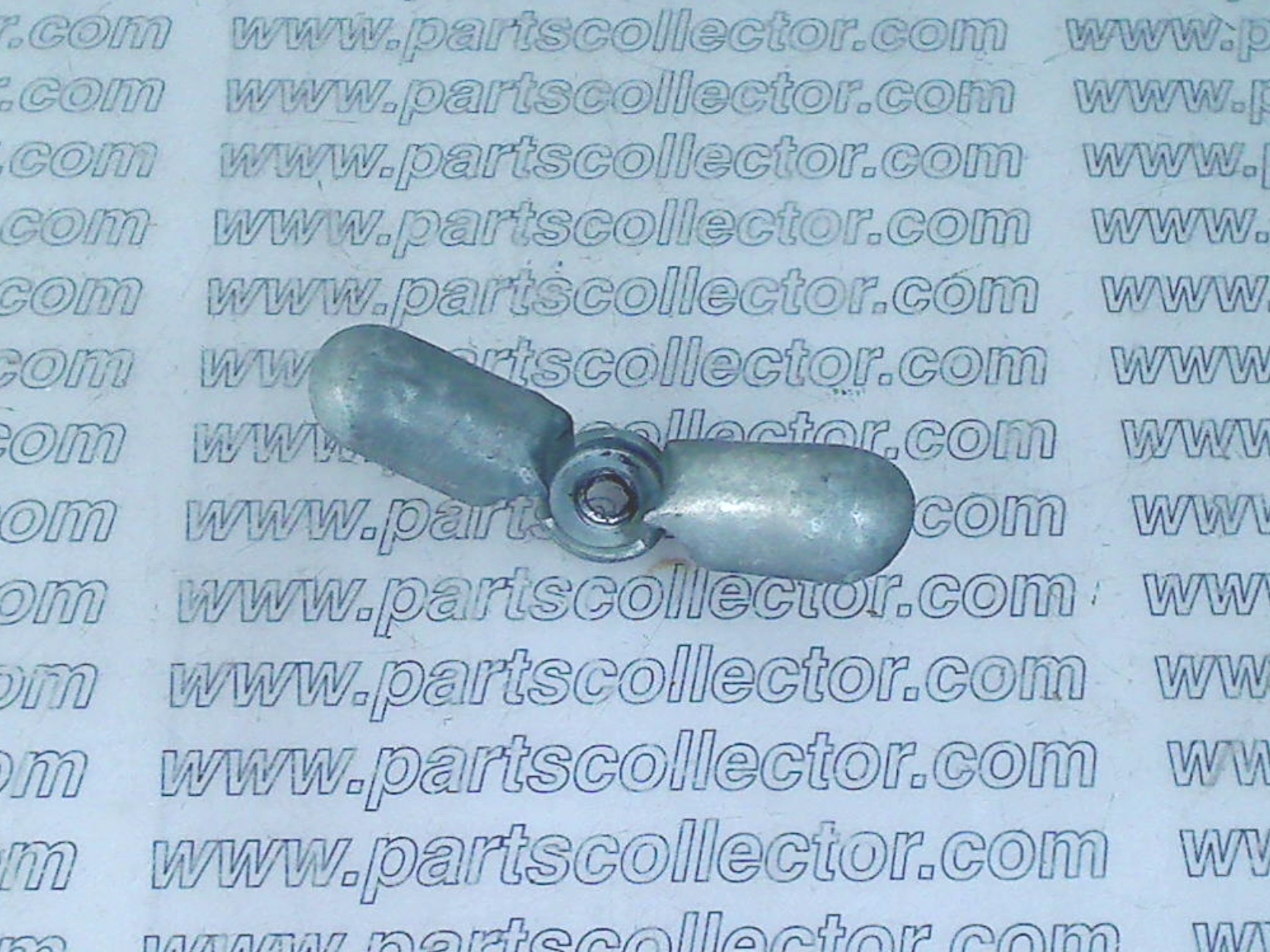 ALFA ROMEO  Steering and Wheels code 18782 compatible with: ALFA ROMEO DUETTO SPIDER 105, ALFA ROMEO DUETTO SPIDER 115, ALFA ROMEO GIULIA 105, ALFA ROMEO GIULIA 1300  105, ALFA ROMEO GIULIA 1600 105, ALFA ROMEO GIULIA SPRINT-SPIDER, ALFA ROMEO MONTREAL - detail view