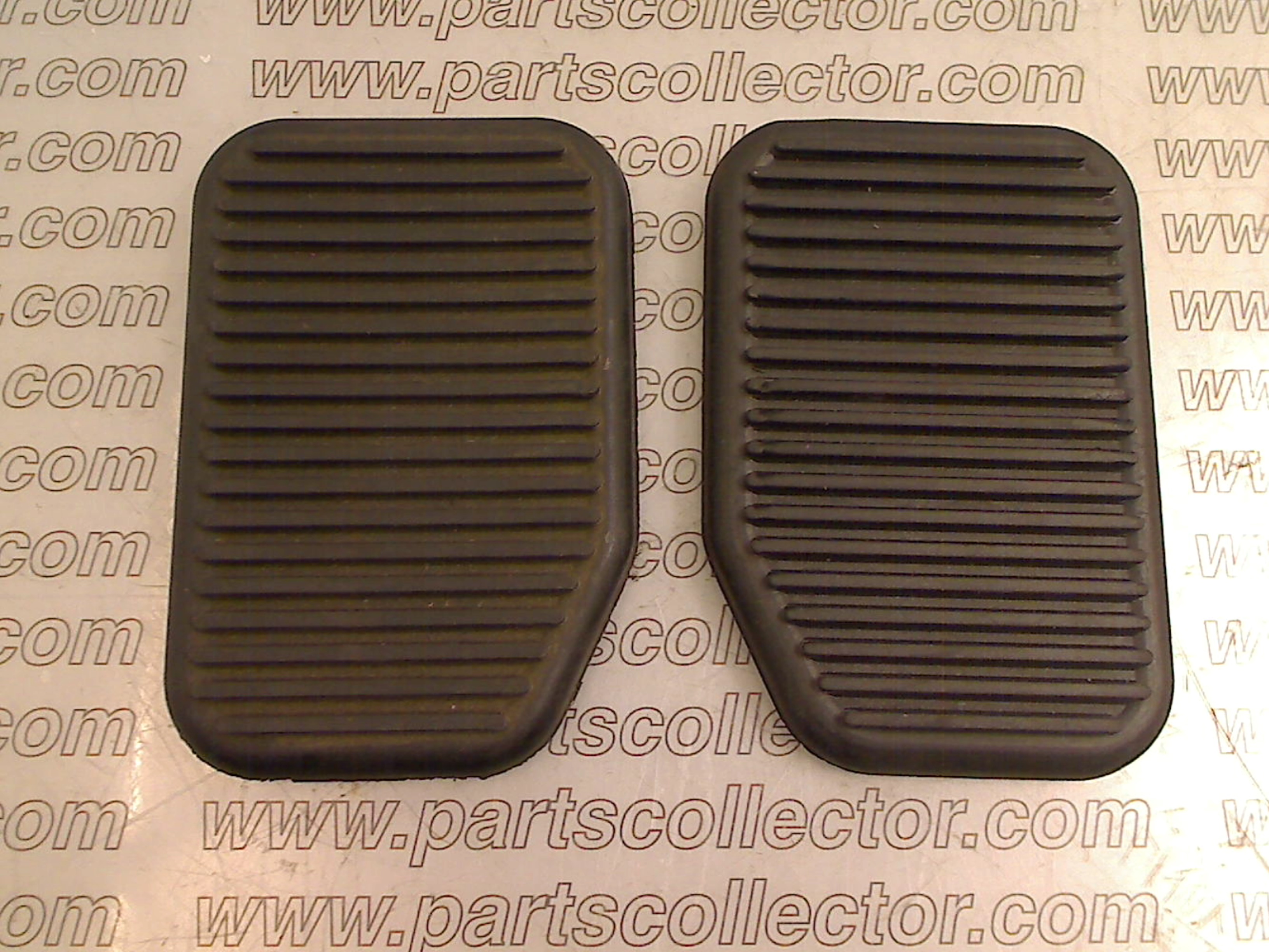 FERRARI 106409 - 106950 - 660737 - 100976 Car body code 895 compatible with: FERRARI 206 DINO, FERRARI 208 GT4, FERRARI 246 DINO, FERRARI 308 GT4, FERRARI 365 GT4 2+2, FERRARI 365 GT4 BB, FERRARI 365 GTB4 DAYTONA, FERRARI 365 GTC4 , FERRARI 400, FERRARI 412