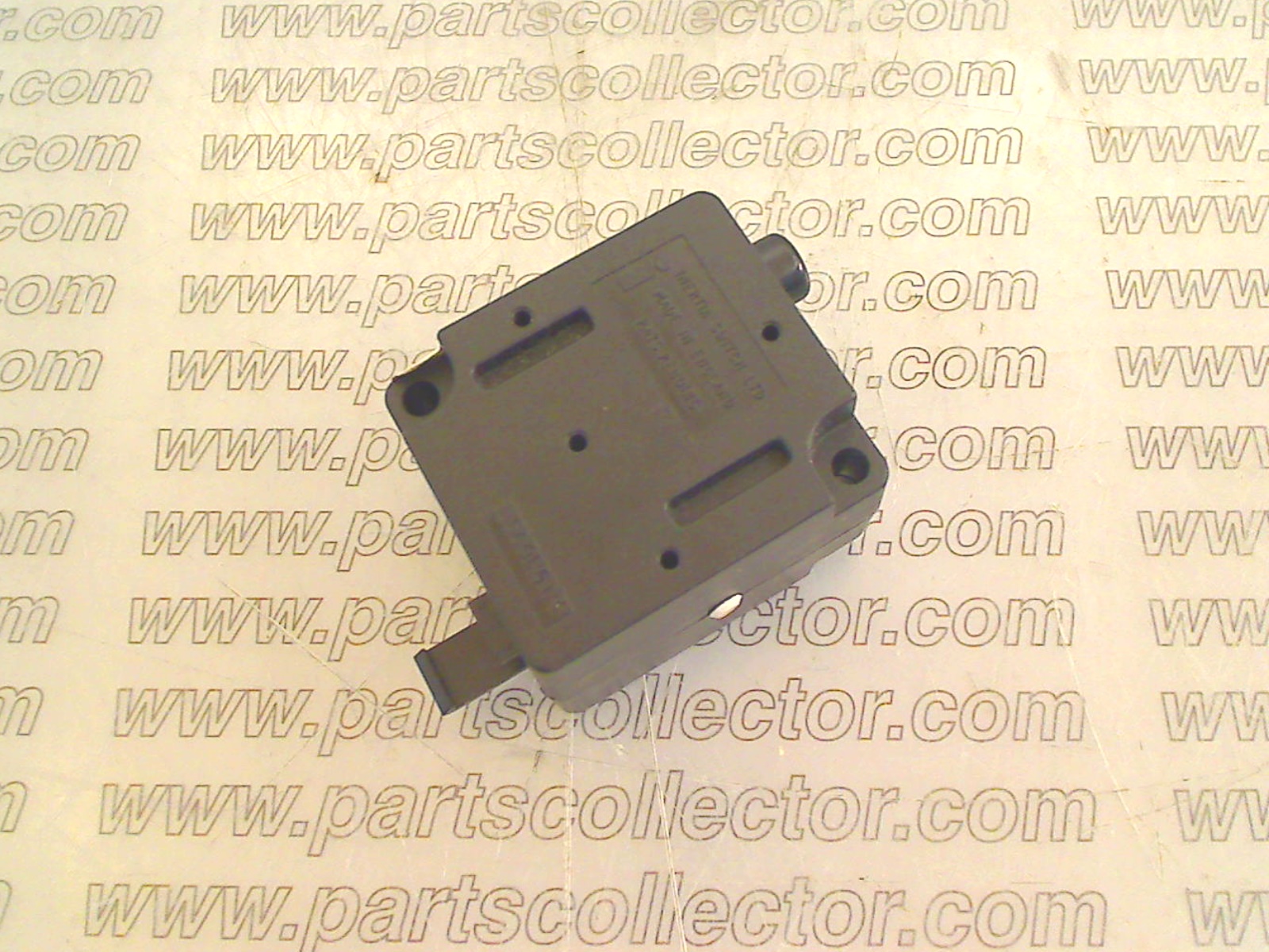 MASERATI 313330135 Electrical system code 15867 compatible with: MASERATI BITURBO, MASERATI GHIBLI 2.8 V6, MASERATI KARIF, MASERATI QUATTROPORTE 2.8 V6, MASERATI QUATTROPORTE 3.2 V8, MASERATI SHAMAL