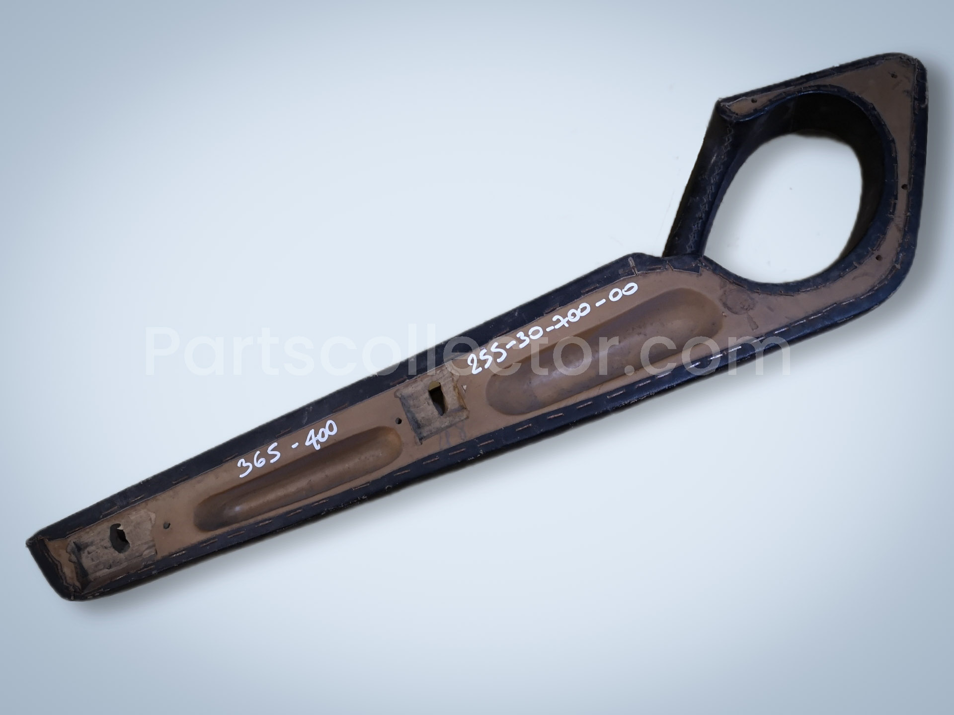 FERRARI 255-30-700-00   2553070000 Car body code 17626 compatible with: FERRARI 365 GT4 2+2, FERRARI 400 - additional view