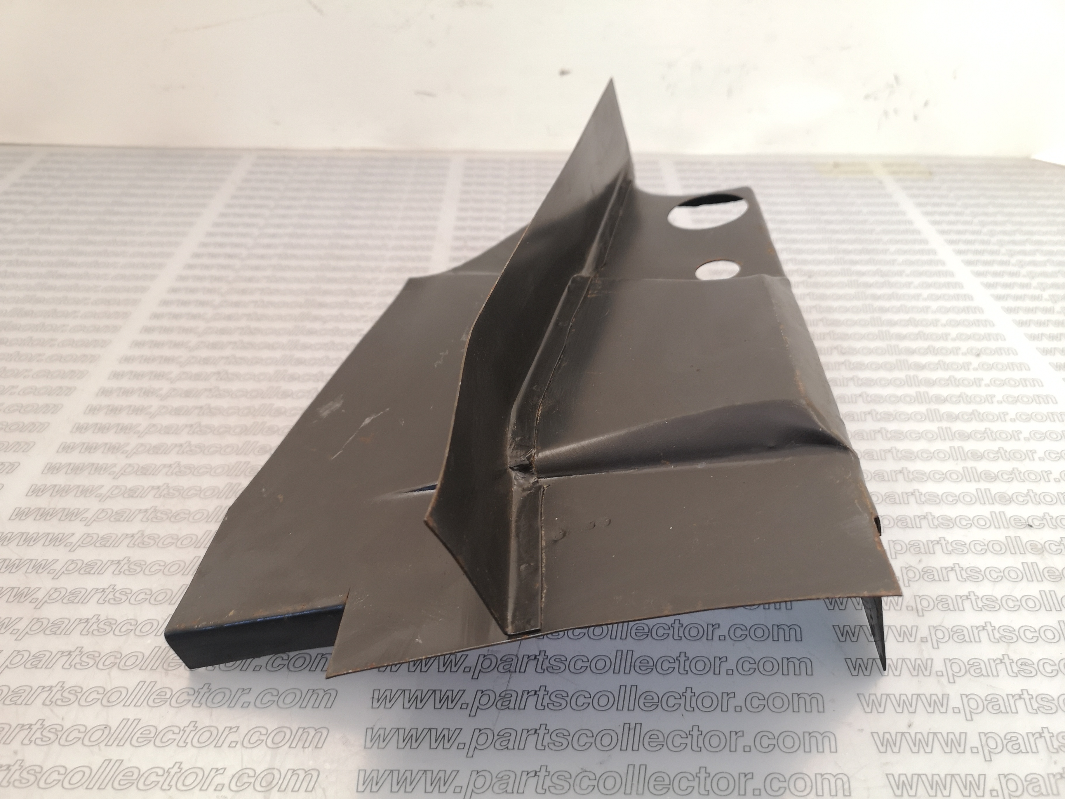 FERRARI 2571062106   257-10-621-07 Car body code 17771 compatible with: FERRARI 400 - detail view