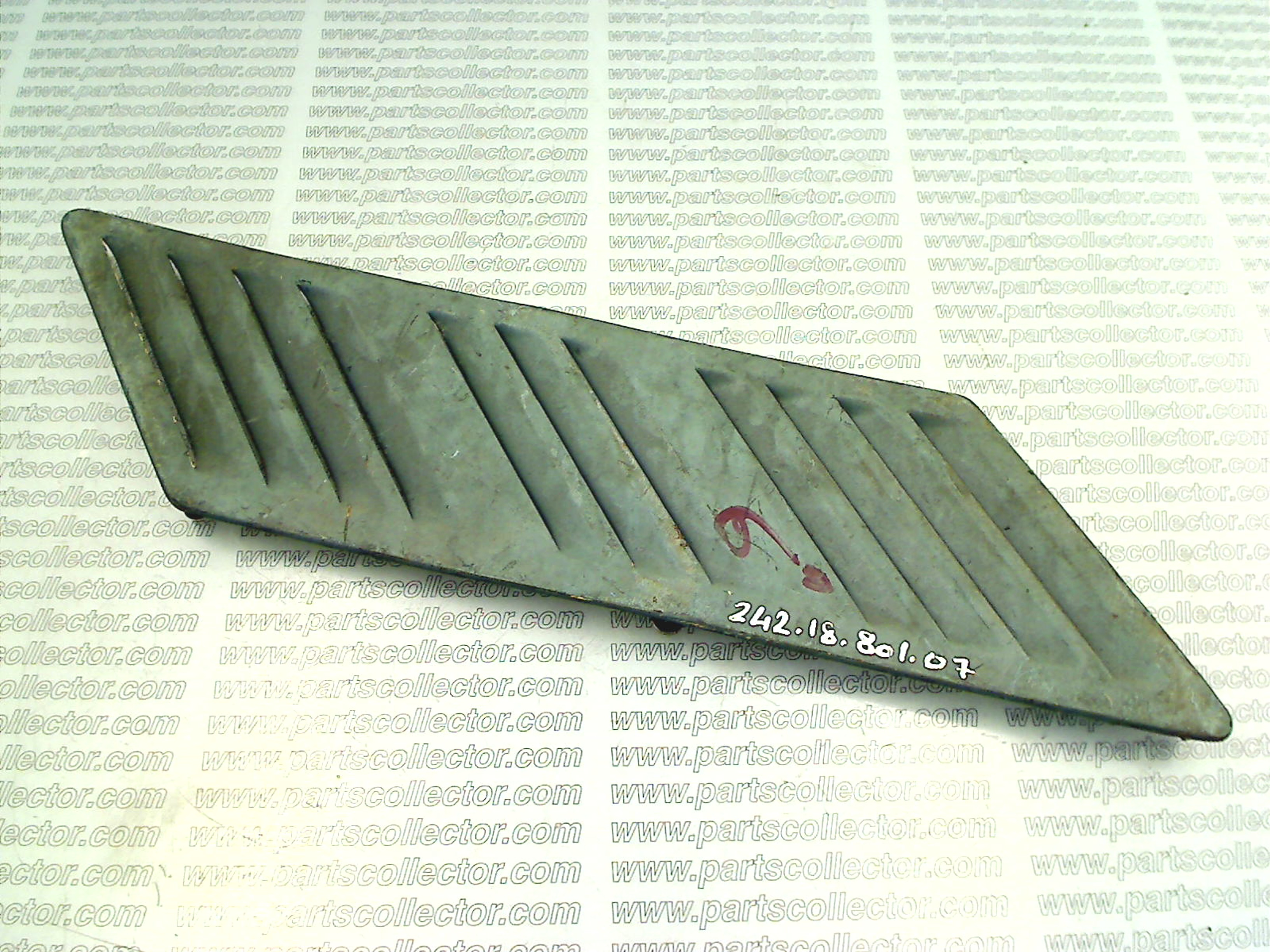 FERRARI 242-18-800-07 Car body code 17829