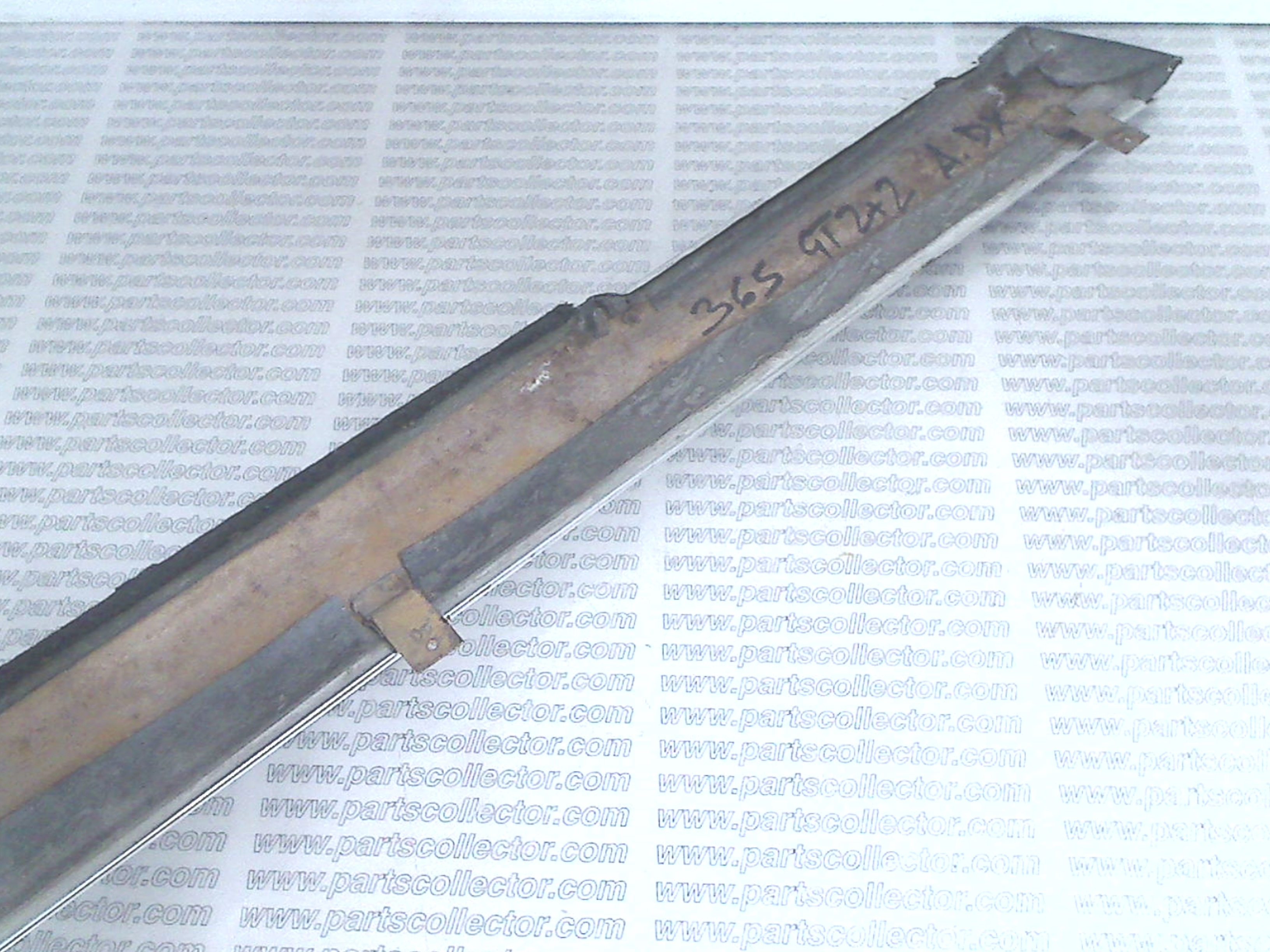 FERRARI 242-30-898-00 Car body code 18593 compatible with: FERRARI 330 GT, FERRARI 330 GT 2+2 - detail view