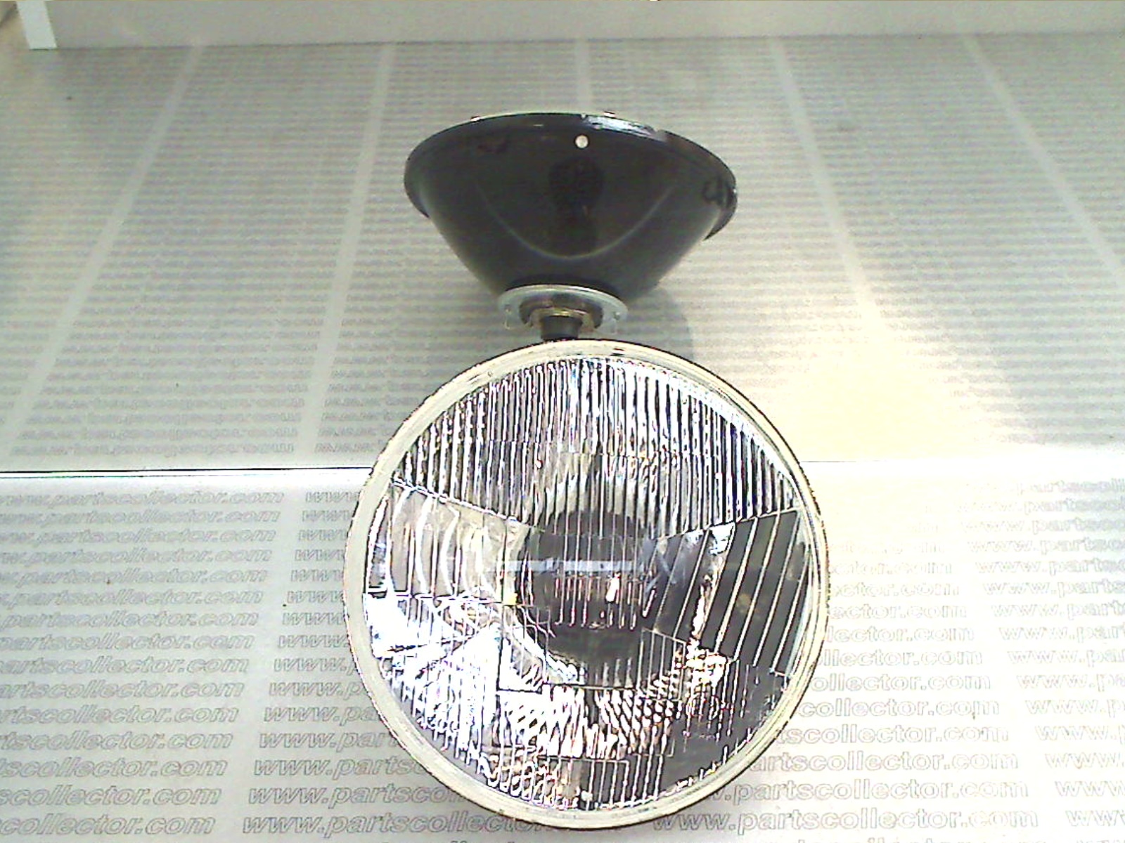 CARELLO 03.485.700  - 03.910.816 - 4300 - 10066 - 03.485.8 Lighting system code 10995 compatible with: ALFA ROMEO 1300-1600-1750-2000 GT /BERTONE, ALFA ROMEO DUETTO SPIDER 105, CARELLO CARELLO, FERRARI 208, FERRARI 308, FERRARI 308 GTB GTS, FERRARI MONDIAL, FIAT X1/9, MASERATI MERAK AM122, MASERATI MERAK SS AM122A, UNIVERSALE UNIVERSALE