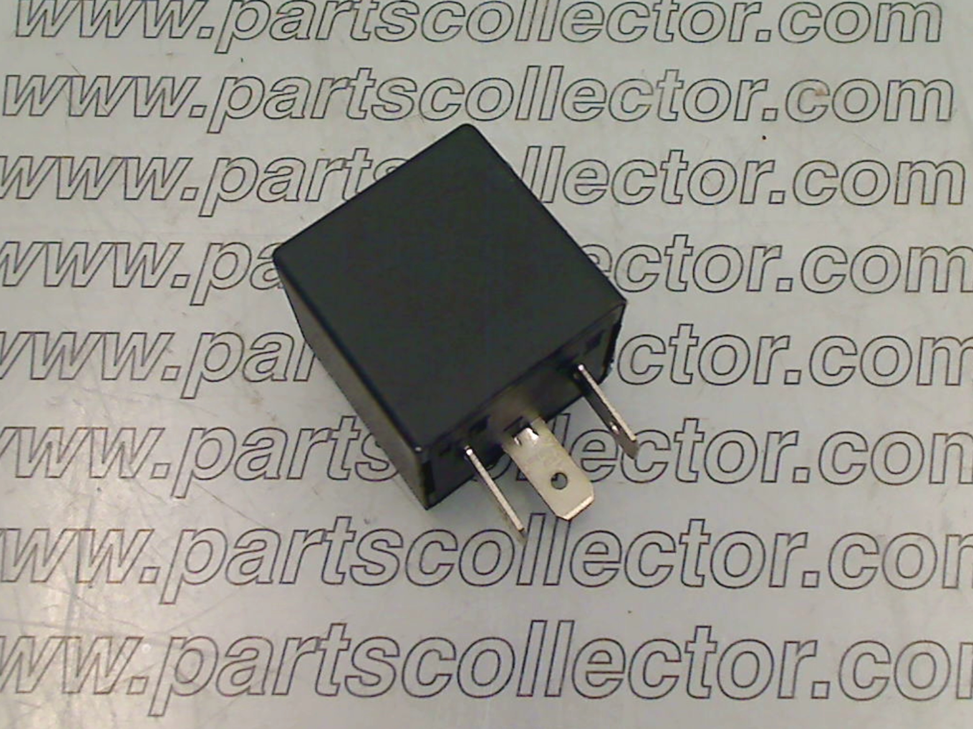 FERRARI 61111200 Electrical system code 4737 compatible with: FERRARI 208 TURBO, FERRARI 288 GTO, FERRARI 308 GTB GTS, FERRARI 328, FERRARI 400, FERRARI 412, FERRARI 512TR, FERRARI F40, FERRARI MONDIAL, FERRARI TESTAROSSA - additional view