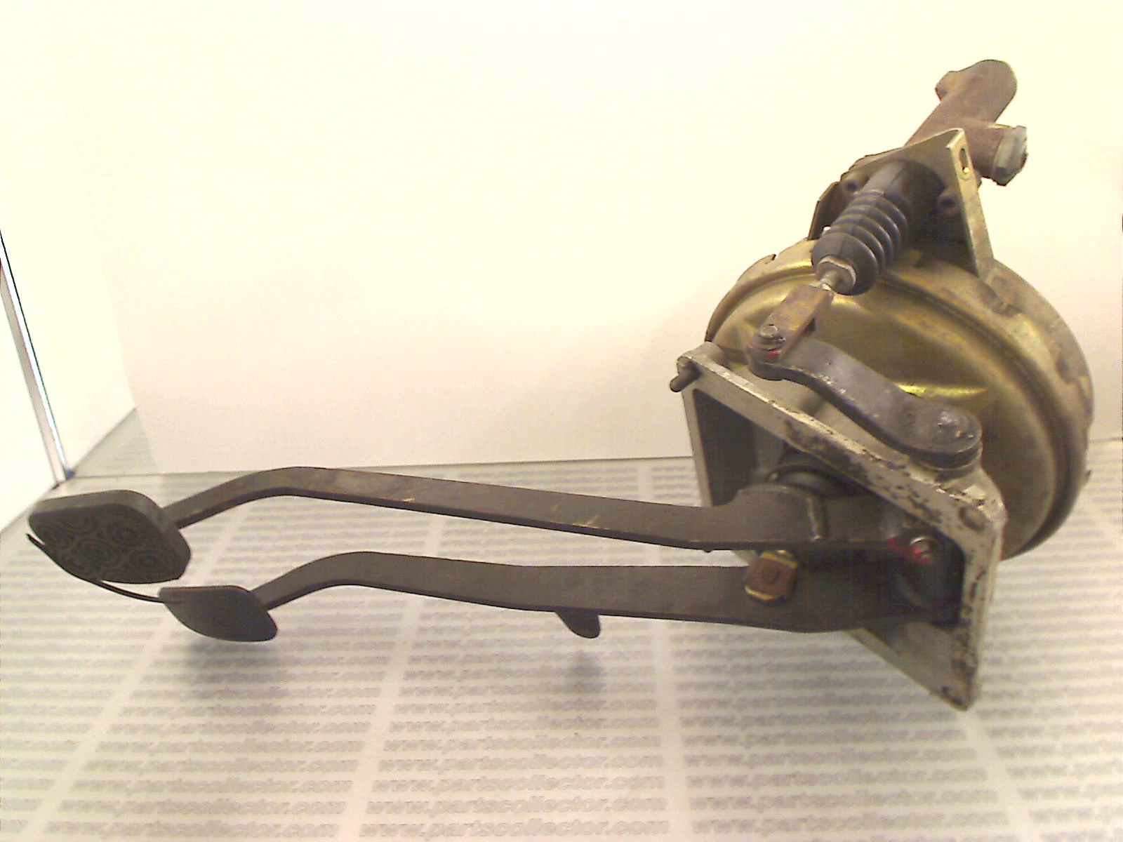 ALFA ROMEO  Brake system code 11825 compatible with: ALFA ROMEO 1300-1600-1750-2000 GT /BERTONE, ALFA ROMEO 1750-2000 BN / 105, ALFA ROMEO GIULIA 105, ALFA ROMEO GIULIA SUPER  105