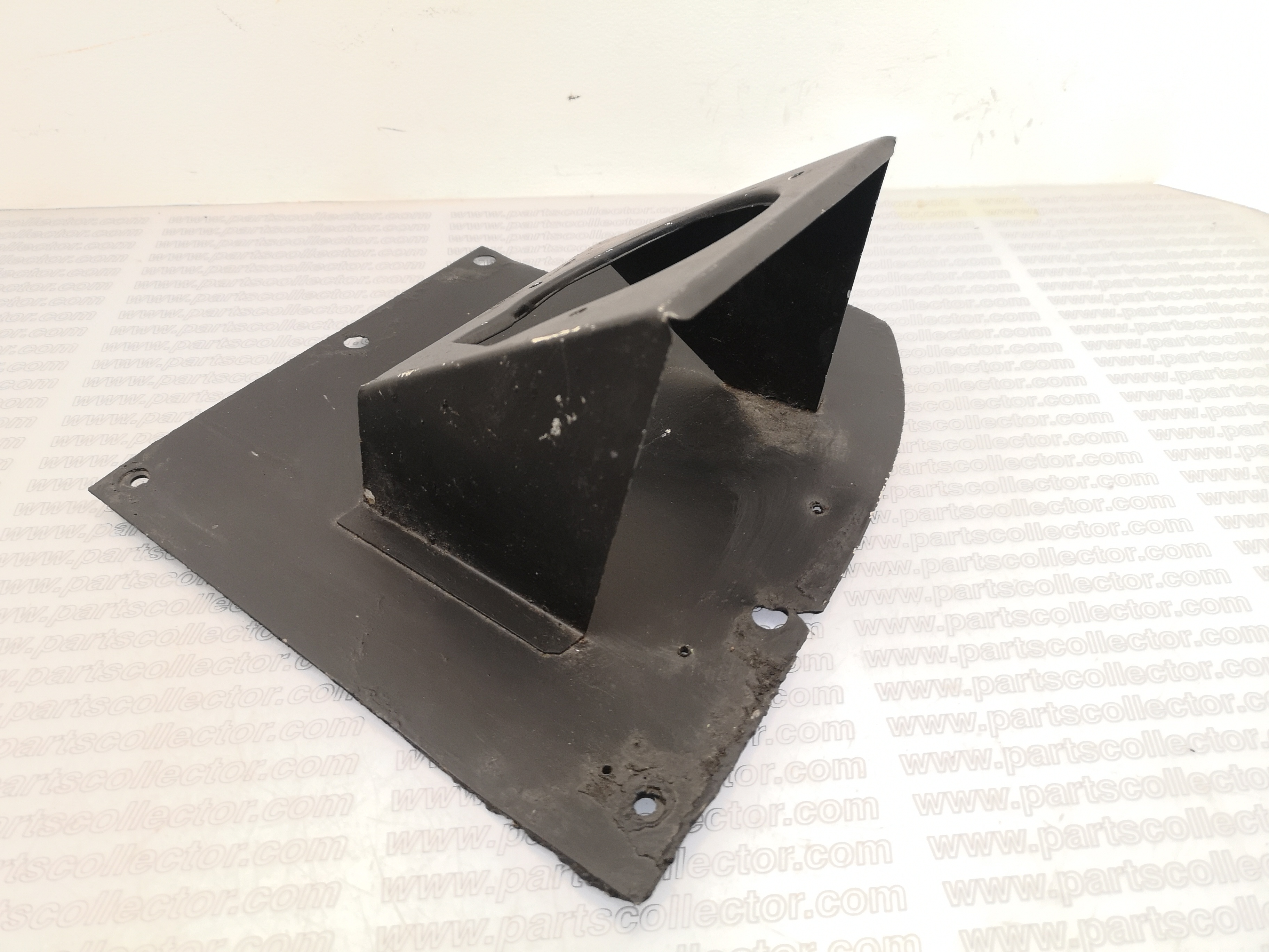FERRARI 257-10-358-06   2571035806 Car body code 17770 compatible with: FERRARI 400 - detail view