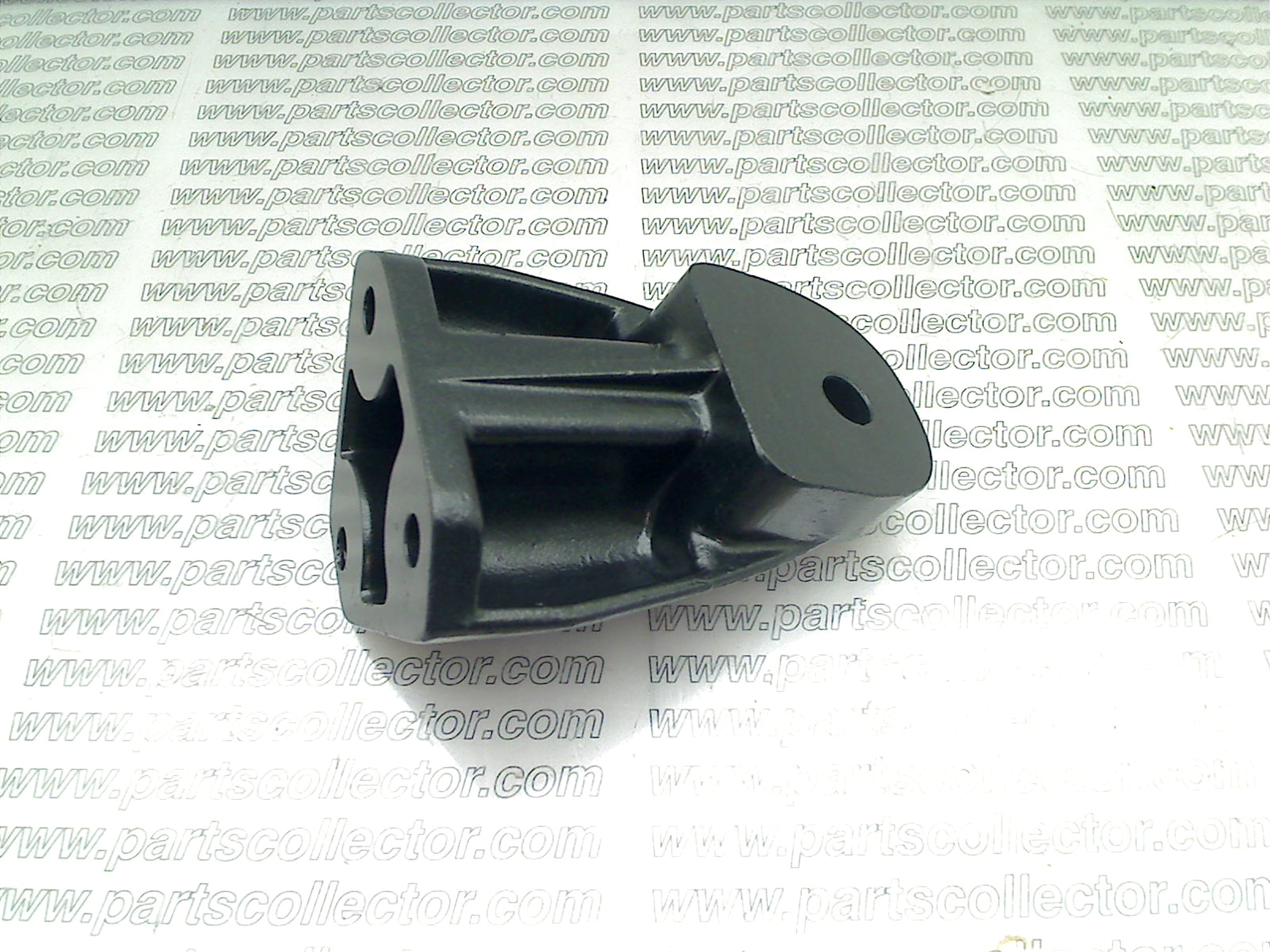MASERATI 63812 Engine code 13720 compatible with: MASERATI BORA AM117, MASERATI GHIBLI AM115, MASERATI KHAMSIN AM120 - detail view