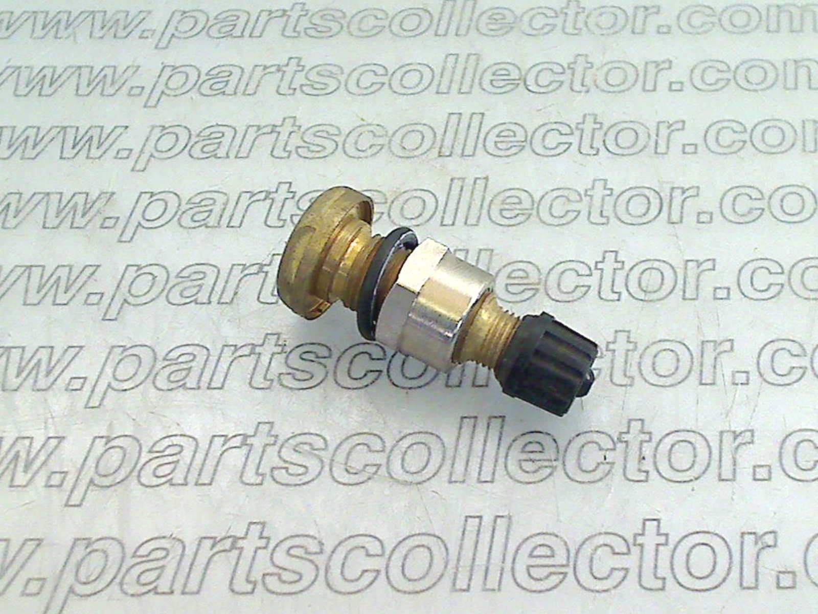 FERRARI 105069 - 174166 Steering and Wheels code 14056 compatible with: FERRARI 208, FERRARI 208 TURBO, FERRARI 246 DINO, FERRARI 288 GTO, FERRARI 308, FERRARI 308 4V, FERRARI 308 GT4, FERRARI 308 GTB GTS, FERRARI 328, FERRARI 348, FERRARI 355, FERRARI 360, FERRARI 365 GT4 2+2, FERRARI 365 GT4 BB, FERRARI 400, FERRARI 412, FERRARI 430, FERRARI 456, FERRARI 512BB, FERRARI 512BBi - detail view
