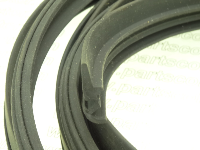 FRONT WINDSCREEN SEAL