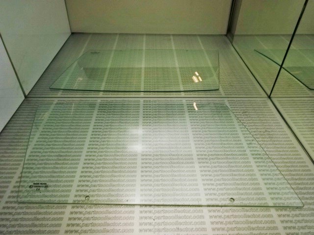 DOOR GLASS RH