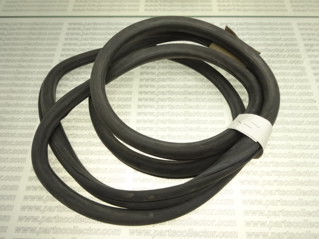 REAR WINDSCREEN RUBBER