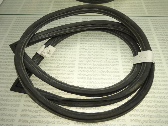 REAR WINDSCREEN RUBBER