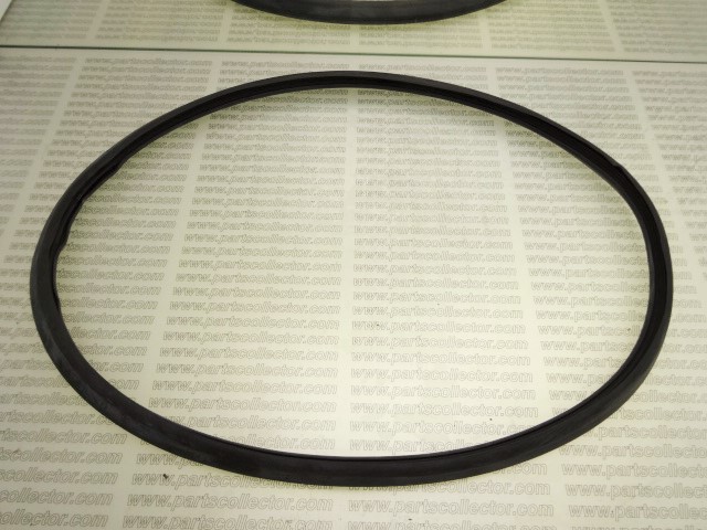 REAR WINDSCREEN RUBBER SEAL