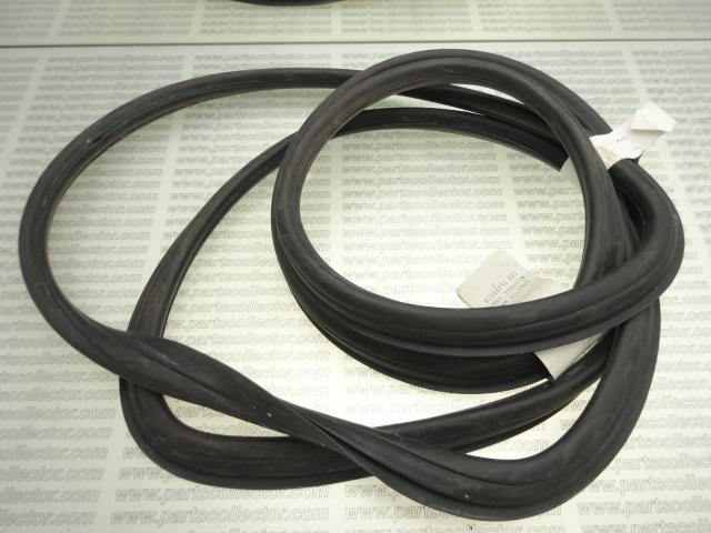 REAR SCREEN RUBBER