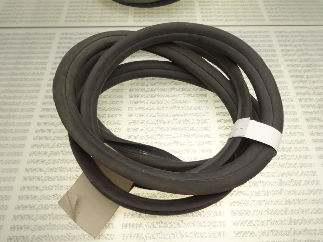 REAR SCREEN RUBBER