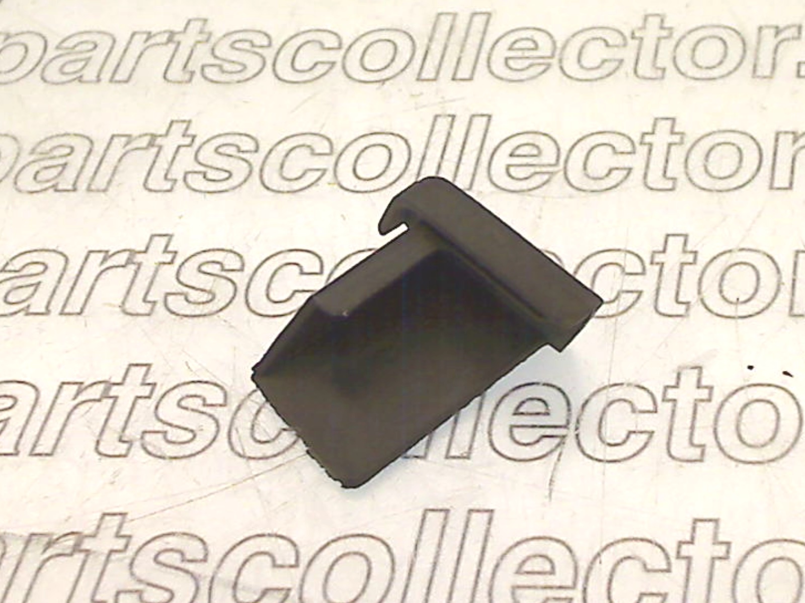 REAR RH DOOR CLIP