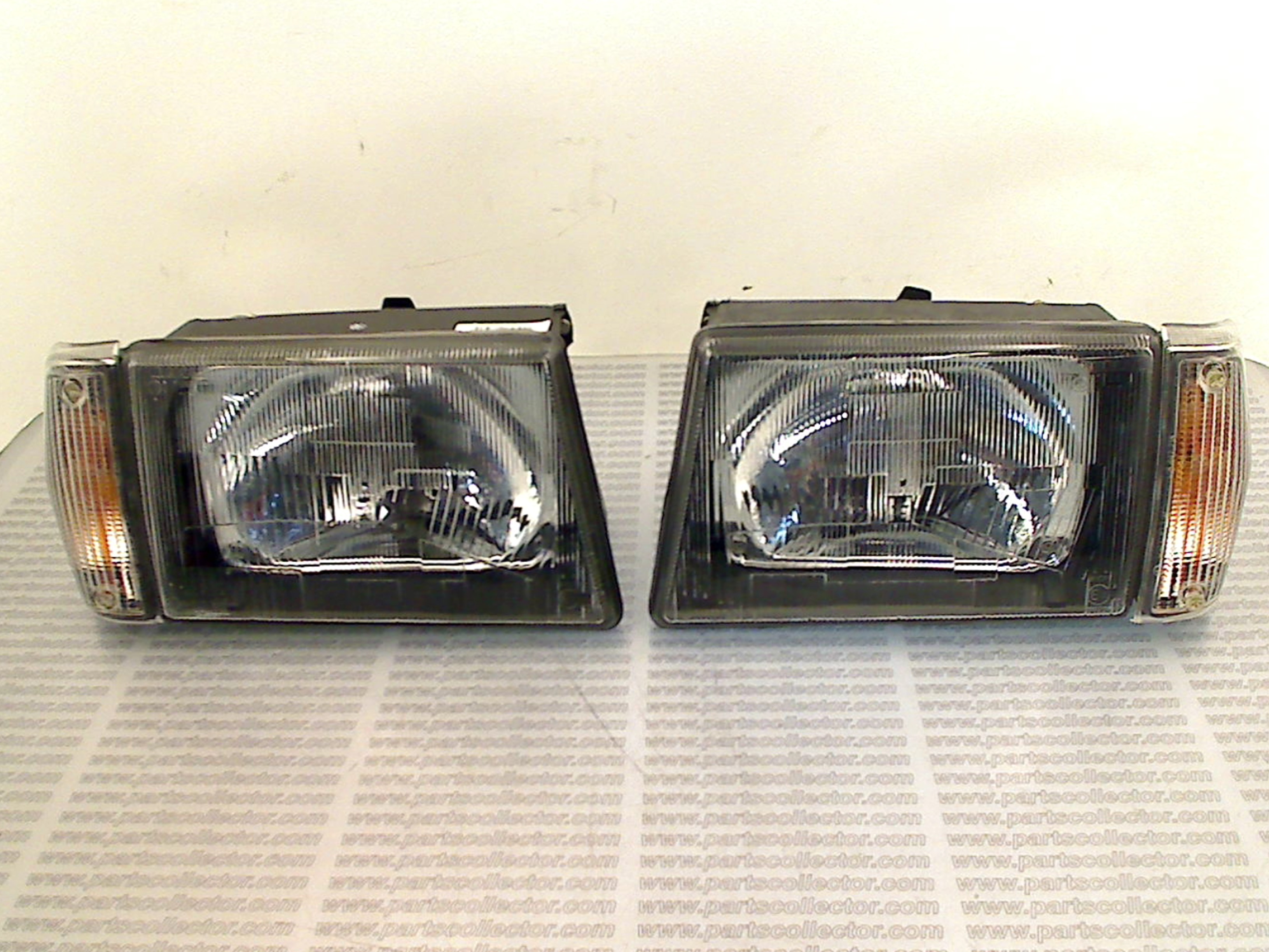 PAIR OF HEADLIGHTS