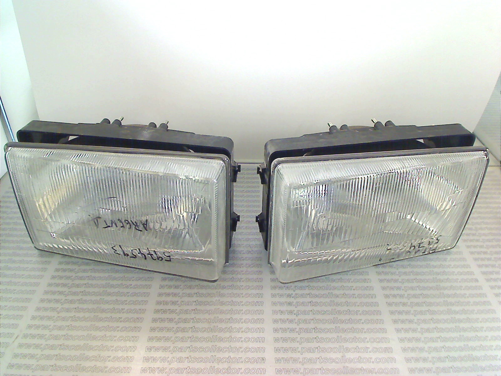 PAIR OF HEADLIGHTS