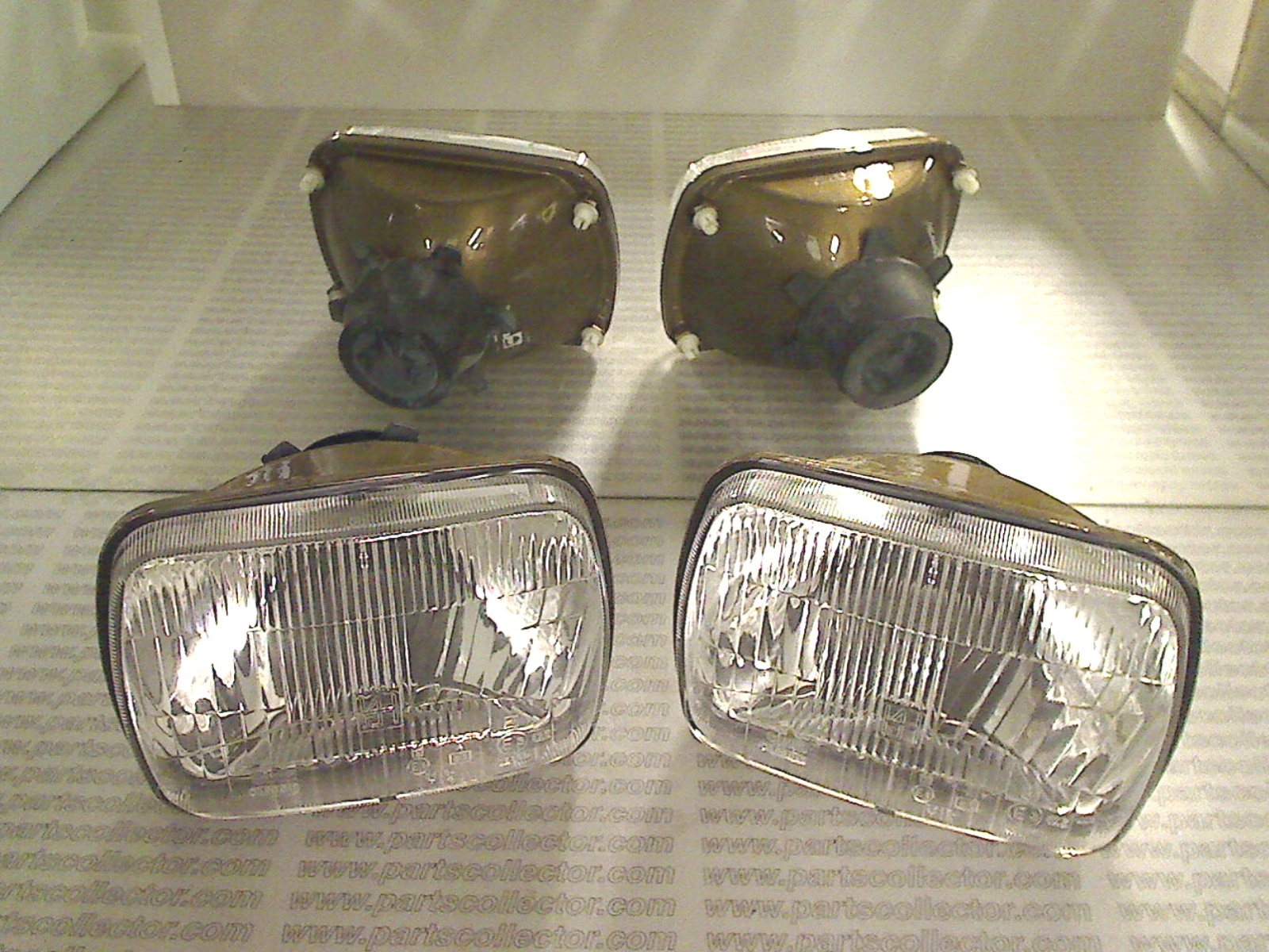 PAIR OF HEADLIGHTS H4 