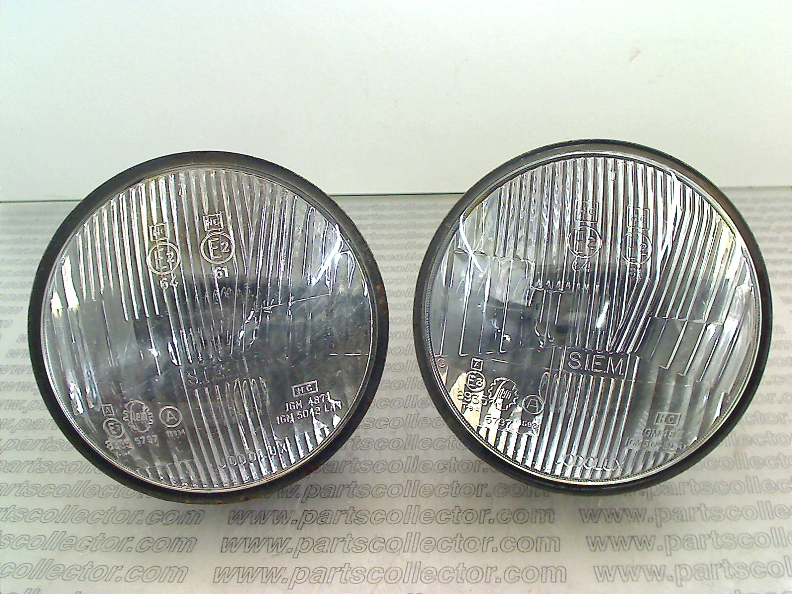 PAIR OF HEADLIGHTS