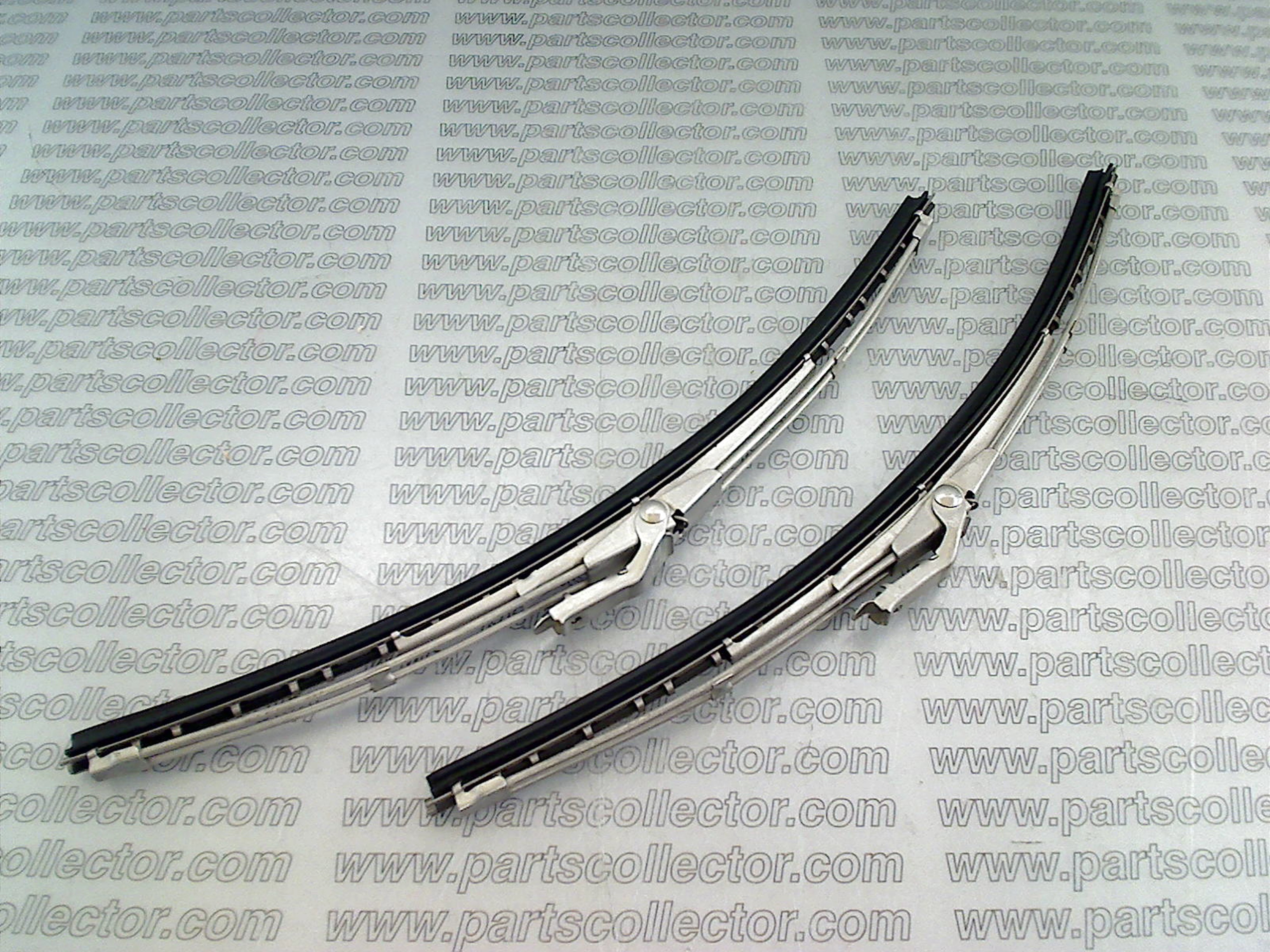 PAIR OF WIPER BLADES