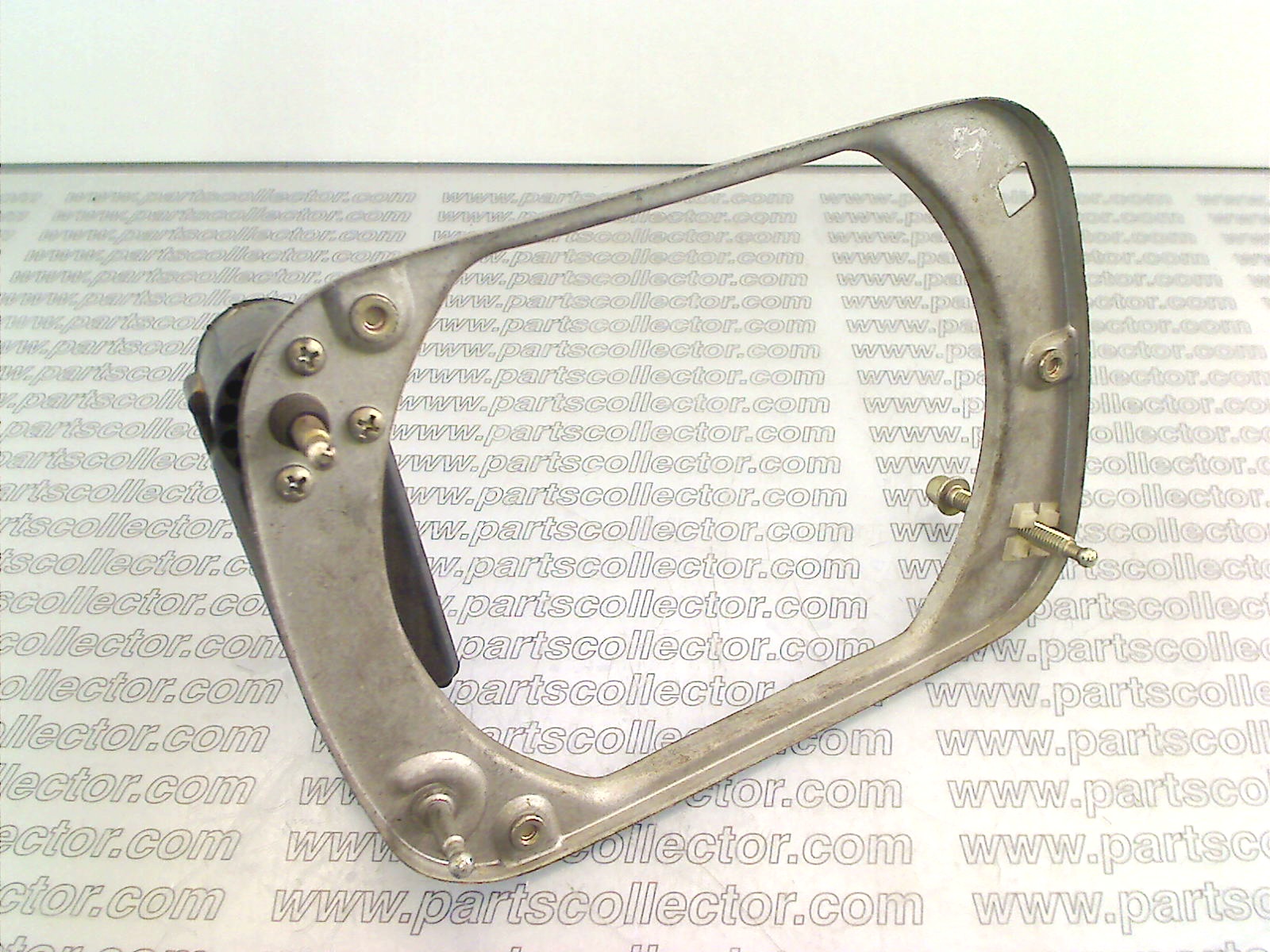 HEADLIGHT BEZEL WITH ACTUATOR