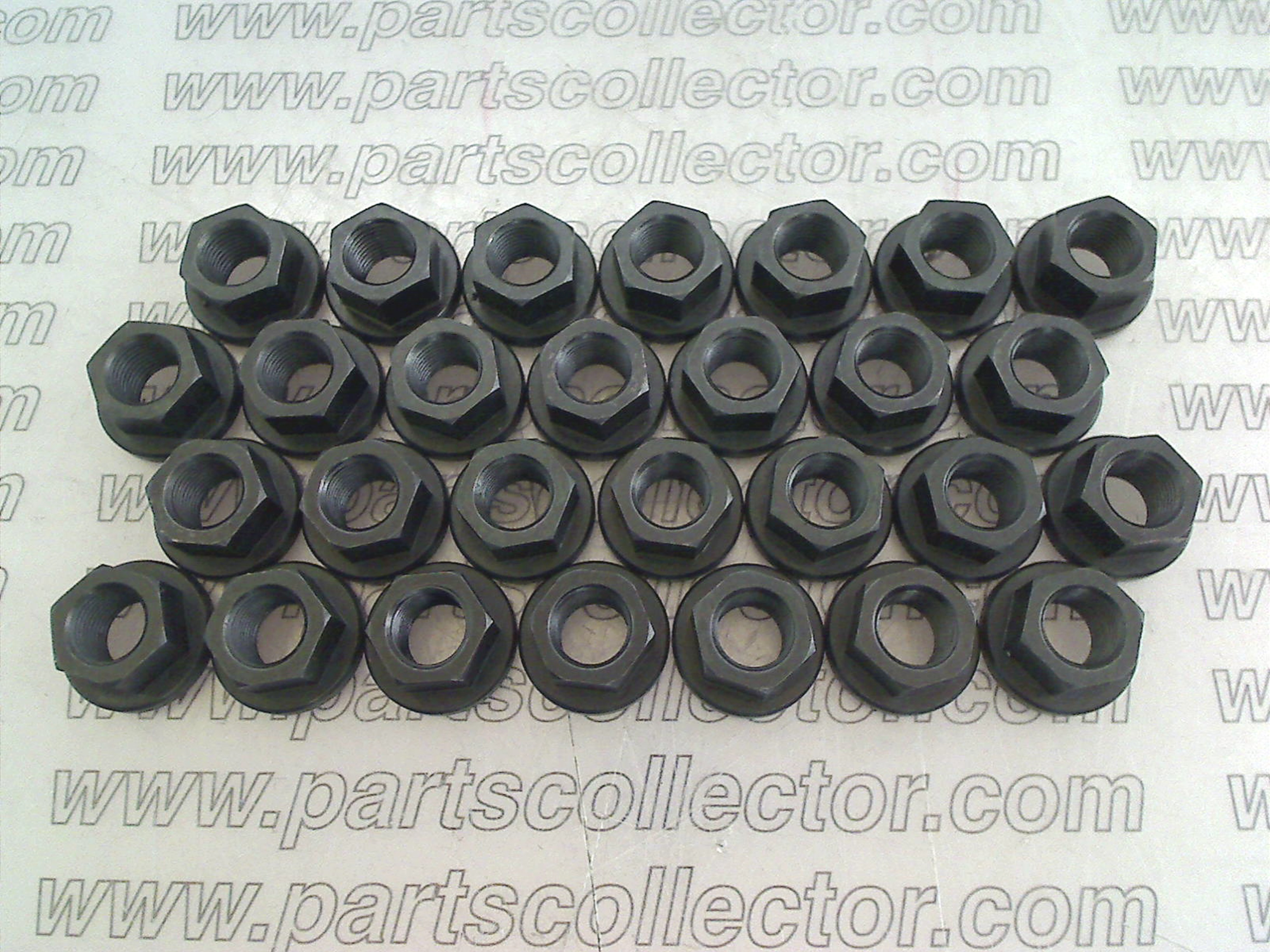 CYLINDER HEAD NUTS KIT