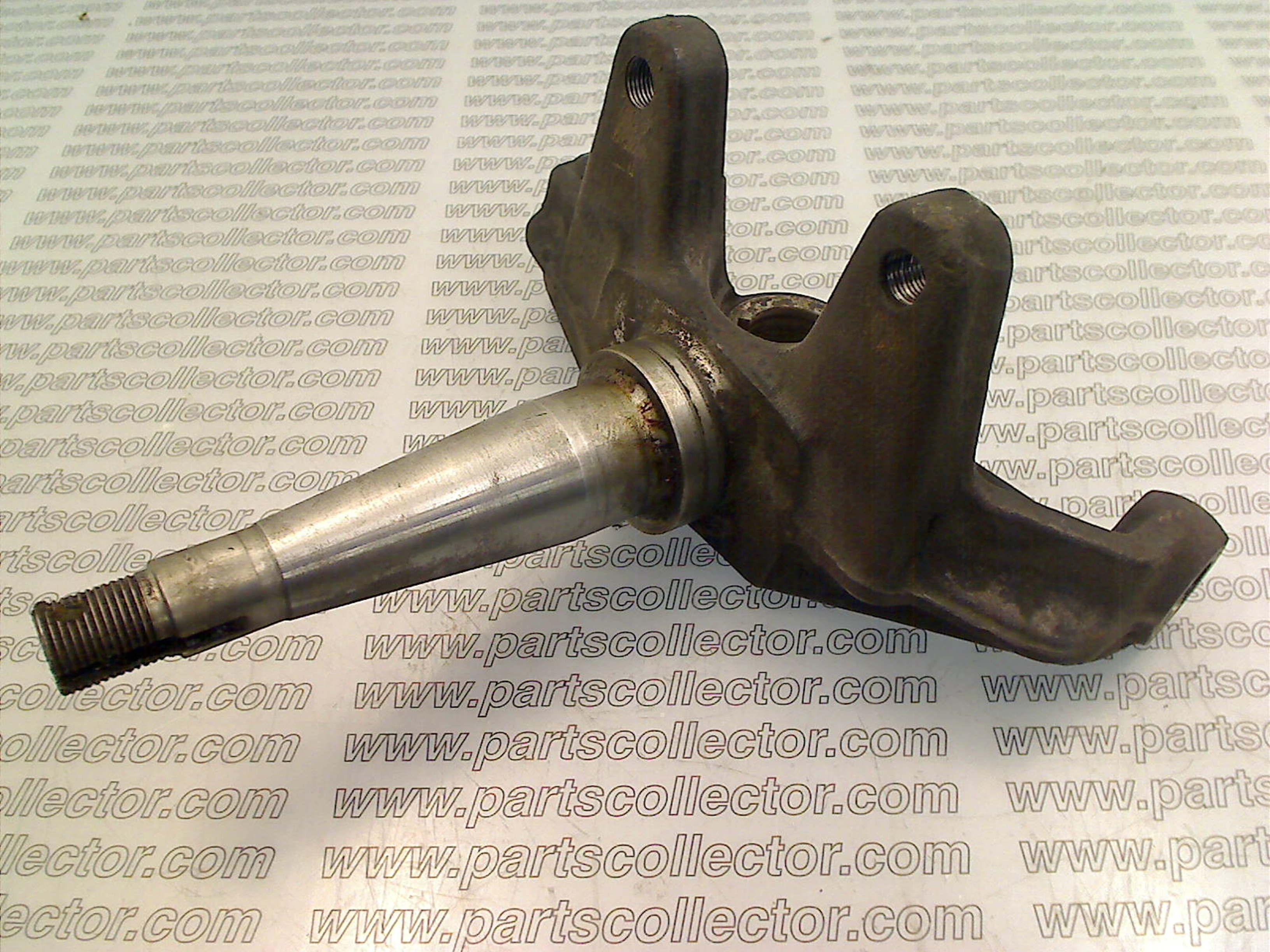 RH STEERING KNUCKLE