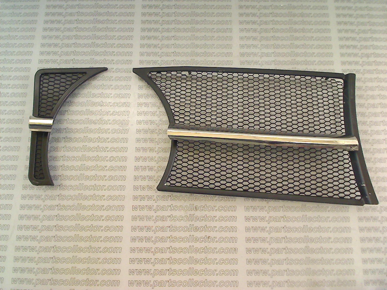 RH FRONT GRILL