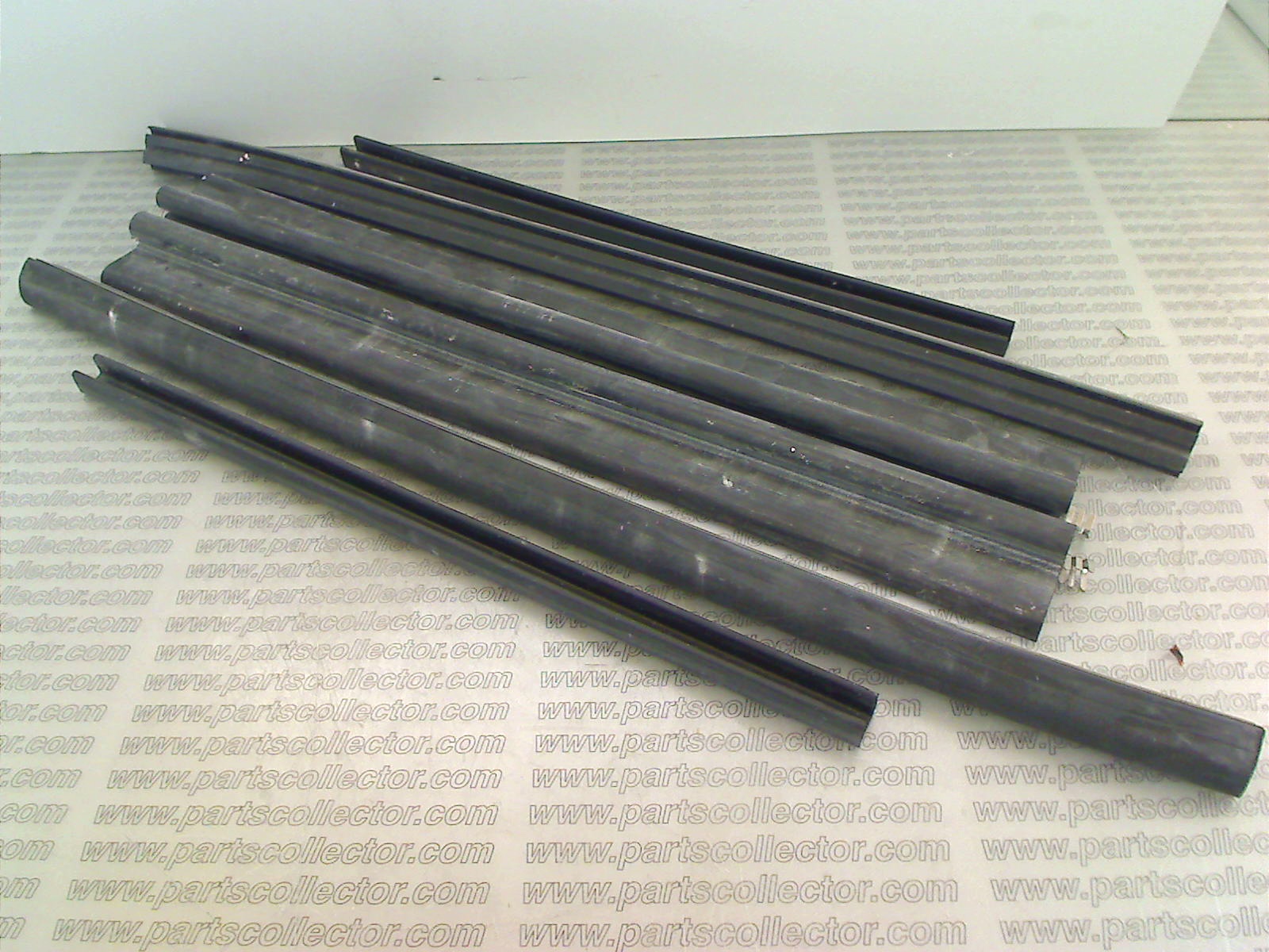 REAR QUARTER WINDOWS SEALS