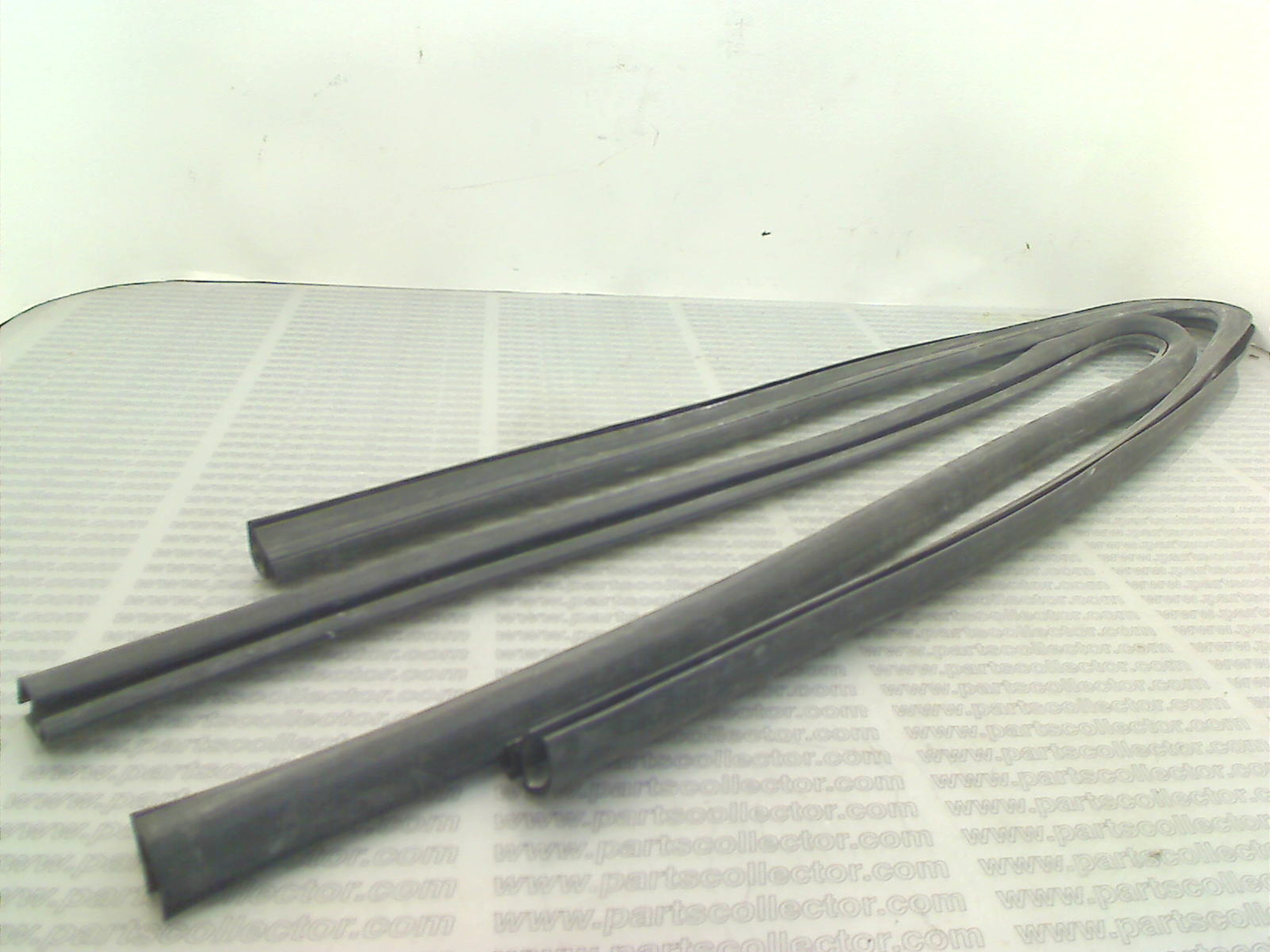 REAR SPOILER WINDOW SEAL SET