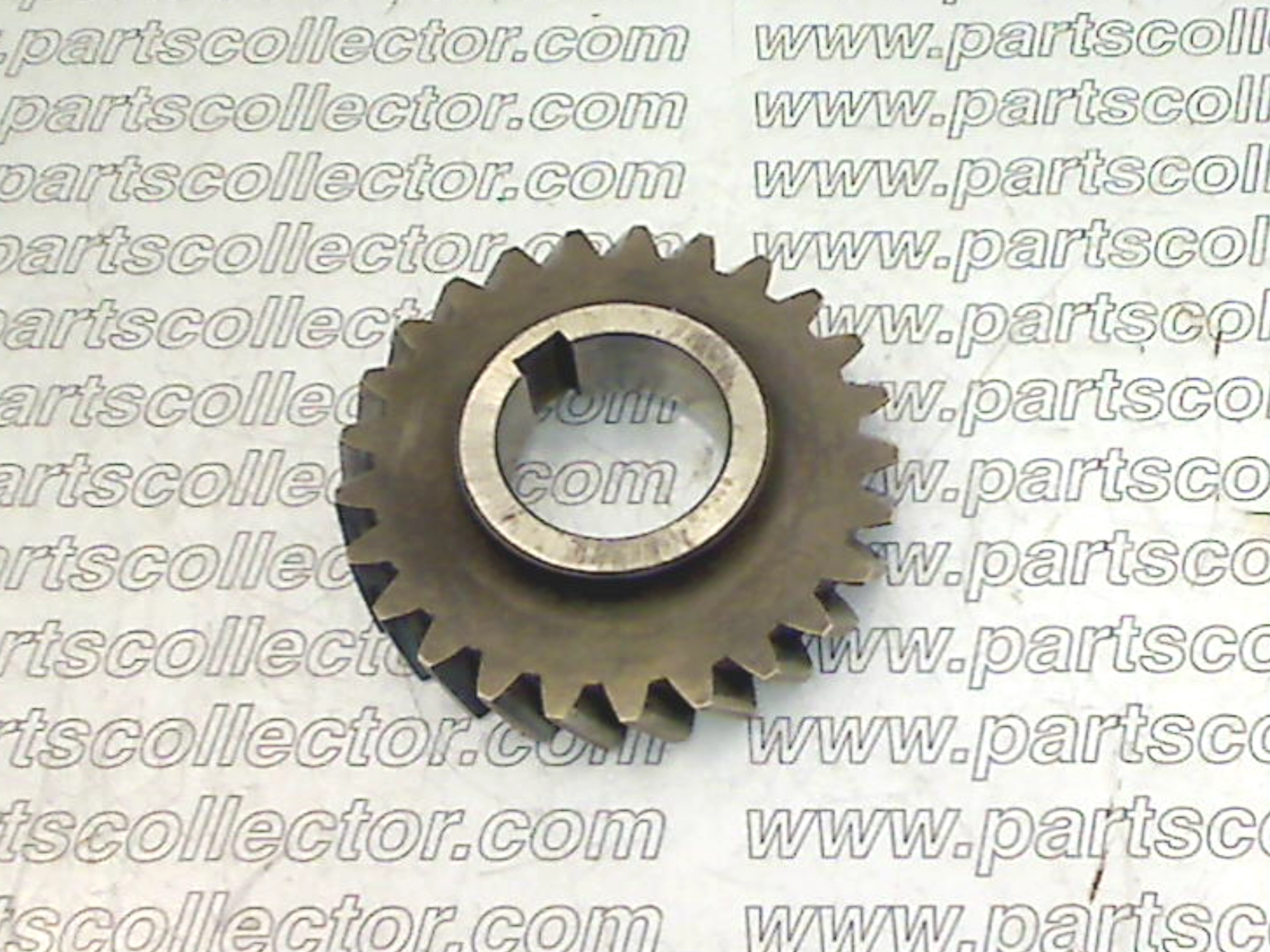 OIL PUMP DRIVE GEAR ON CRANKSHAFT MASERATI 3500