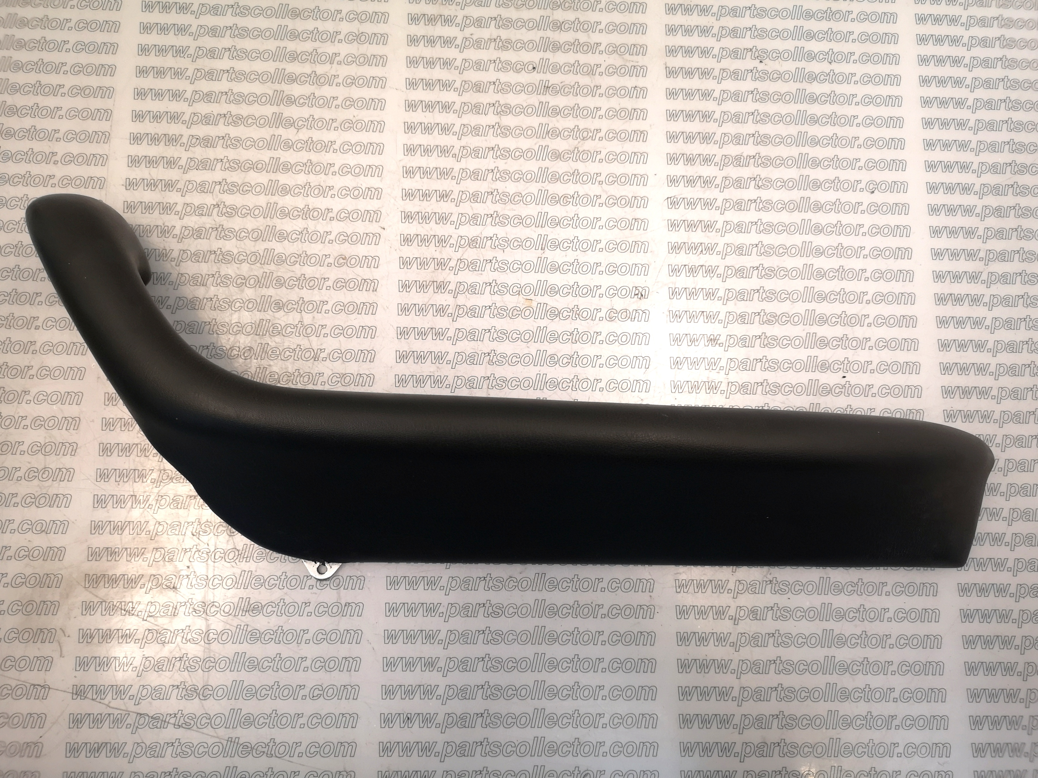 RH ARMREST DOOR HANDLE 330