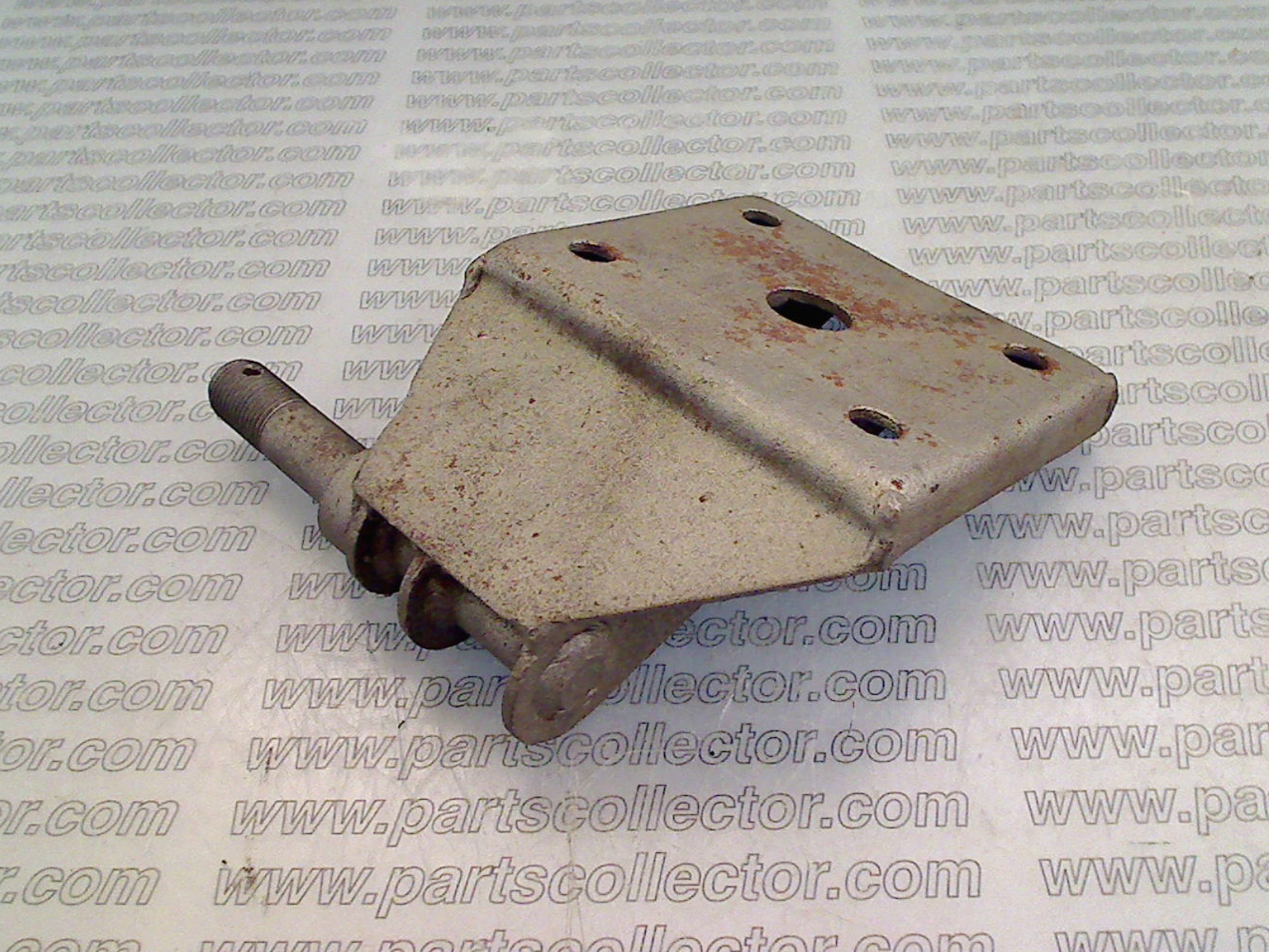 LEAF SPRING MOUNT PLATE RH