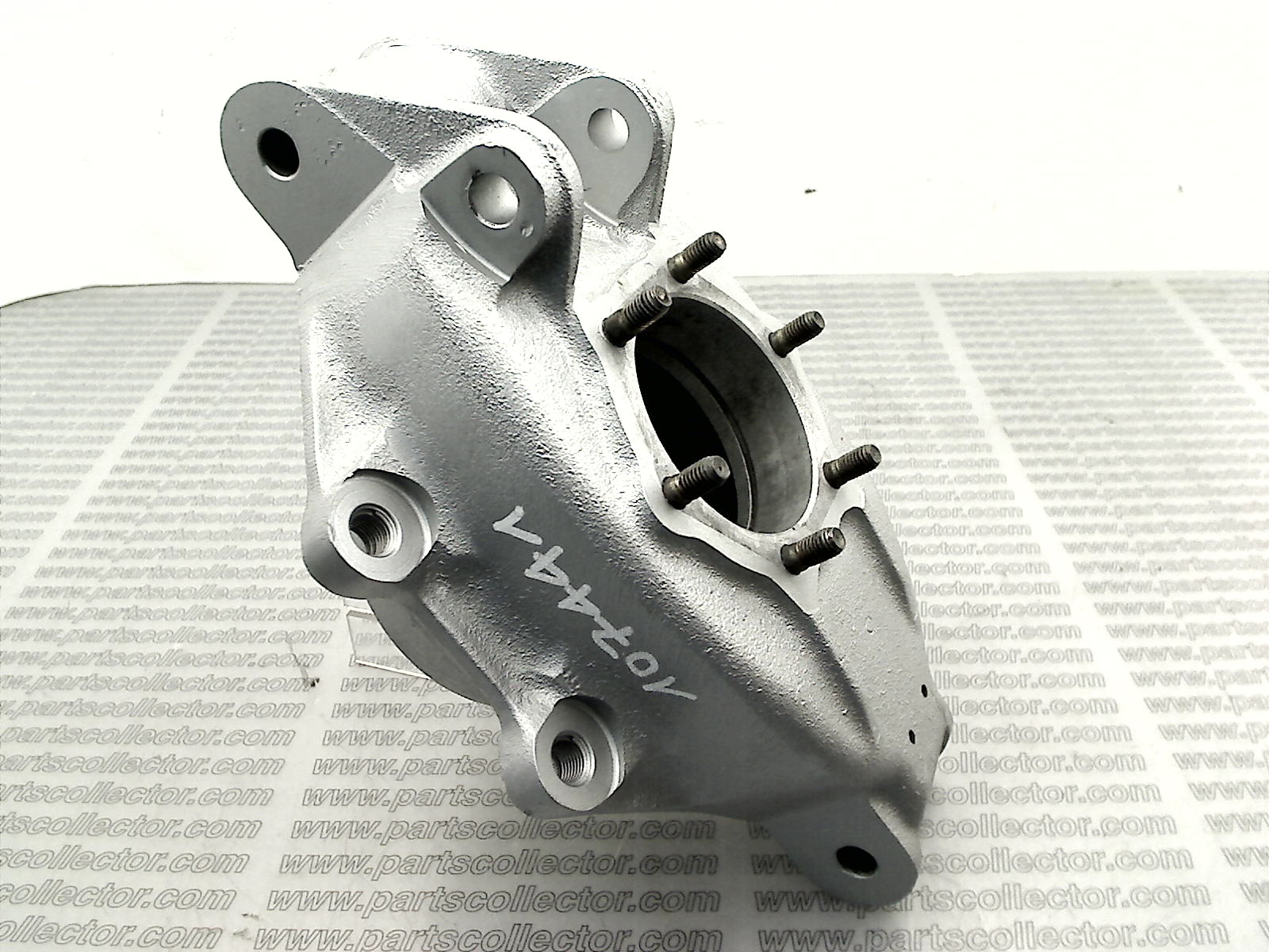 LEFT HUB HOLDER 