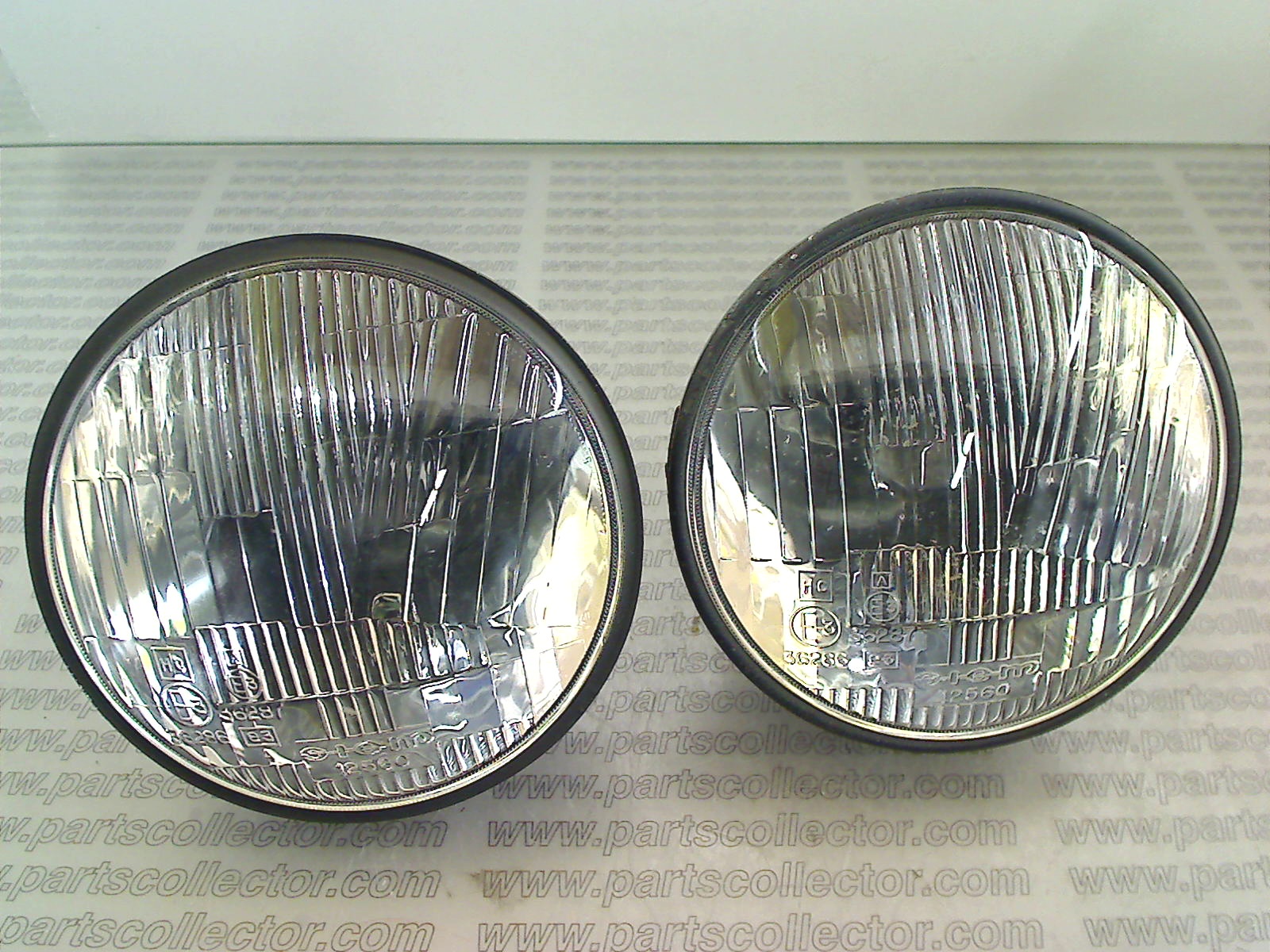 PAIR OF HEADLIGHTS