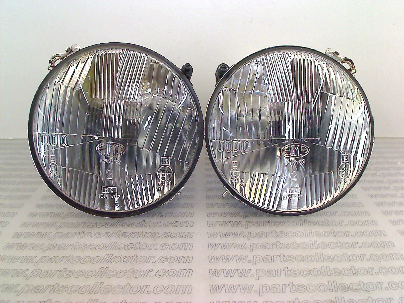 PAIR OF HEADLIGHTS