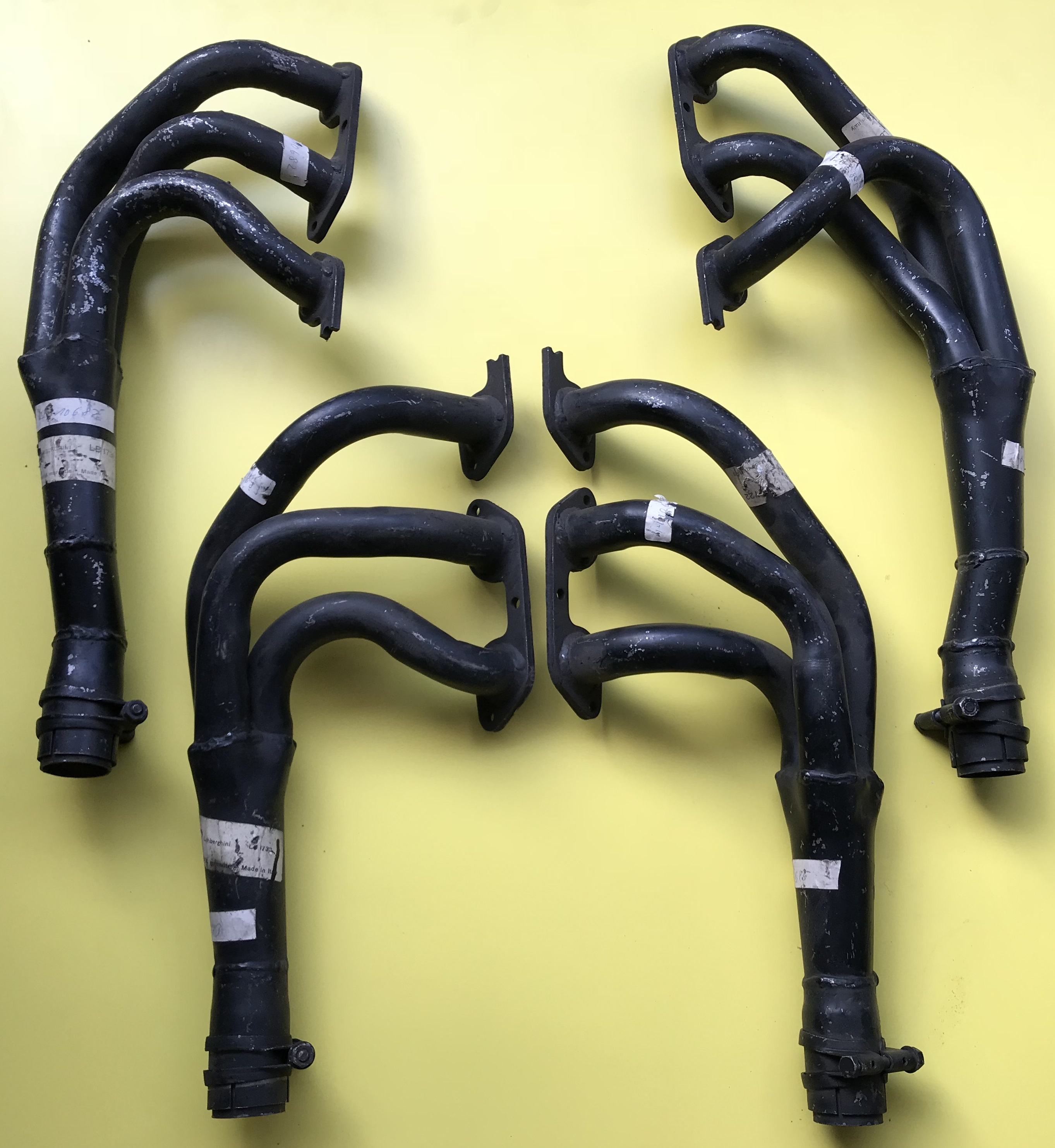 SET OF EXHAUST MANIFOLDS