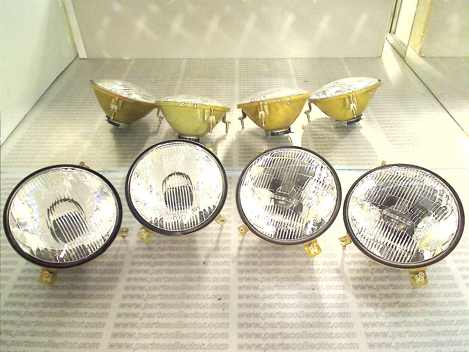 SET OF HEADLIGHTS