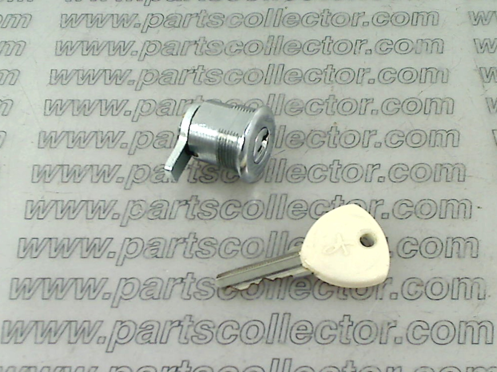 LOCK AND KEY FOR THE FUEL CAP