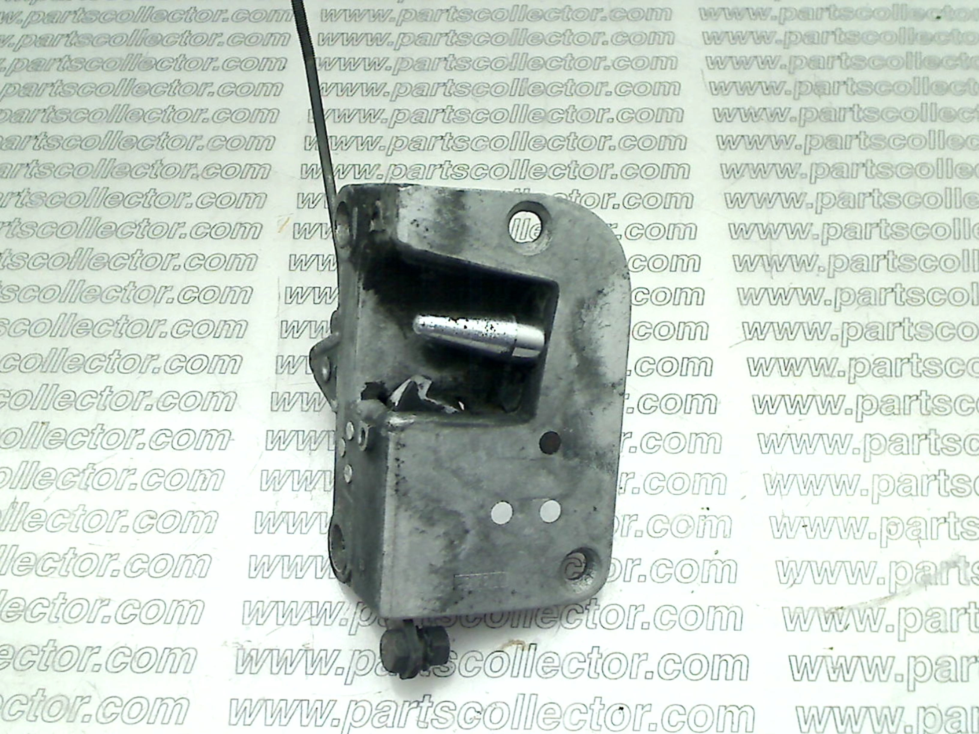 FRONT AND REAR RIGHT DOOR LOCK