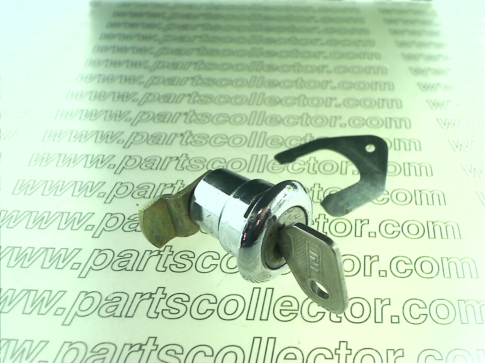 FUEL DOOR LOCK WITH KEY