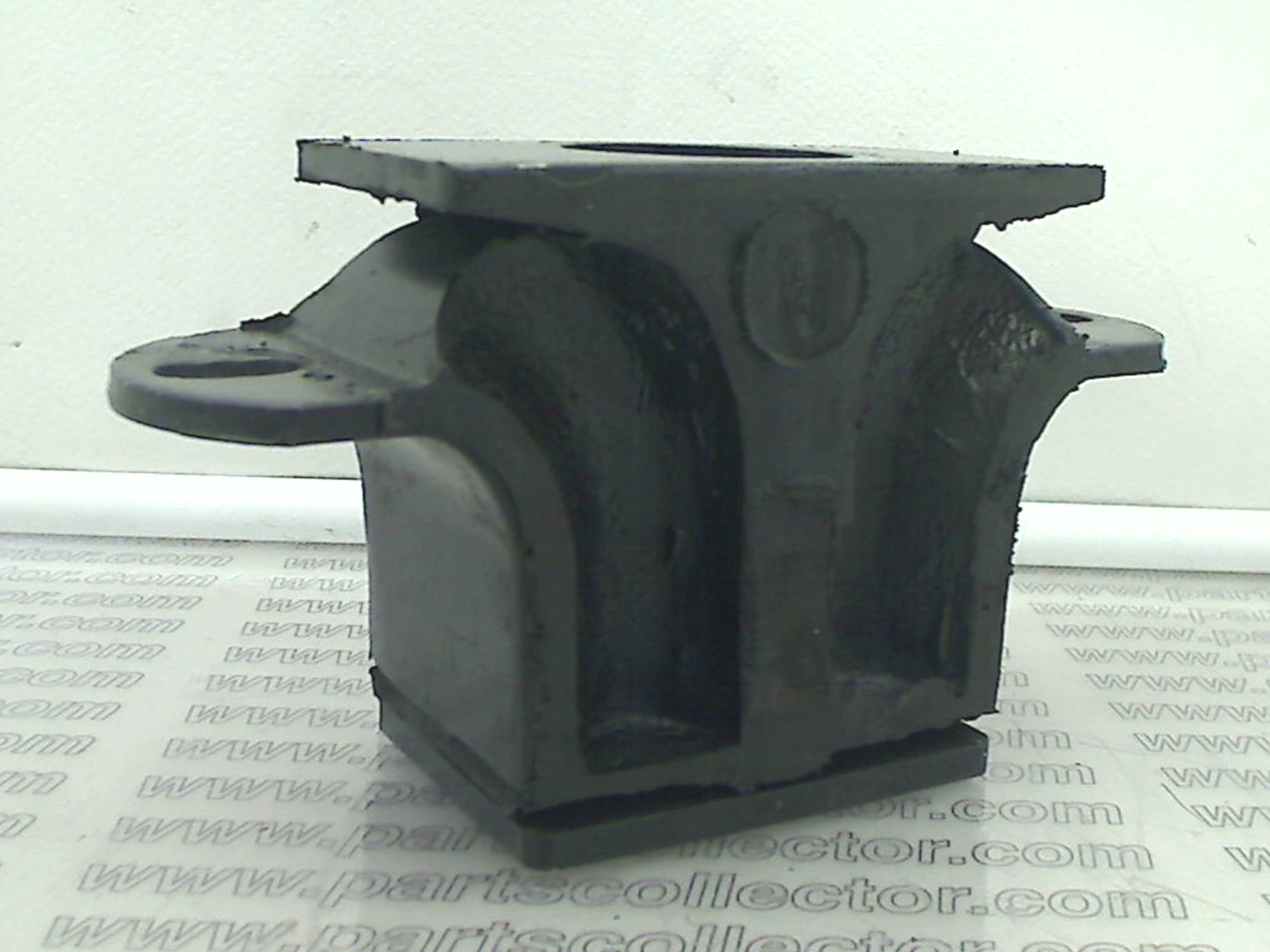 ENGINE MOUNT