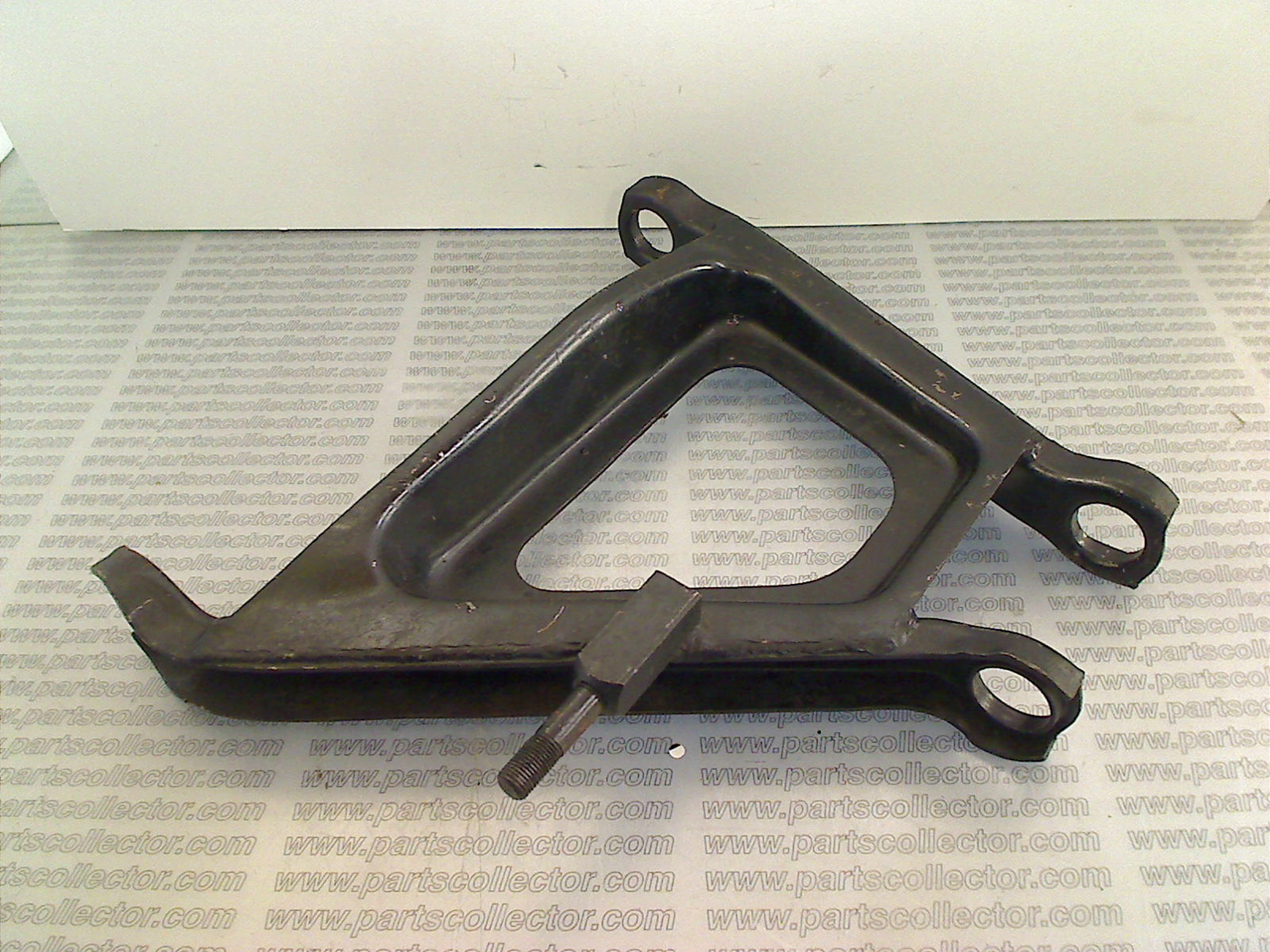 RH REAR LOWER LEVER